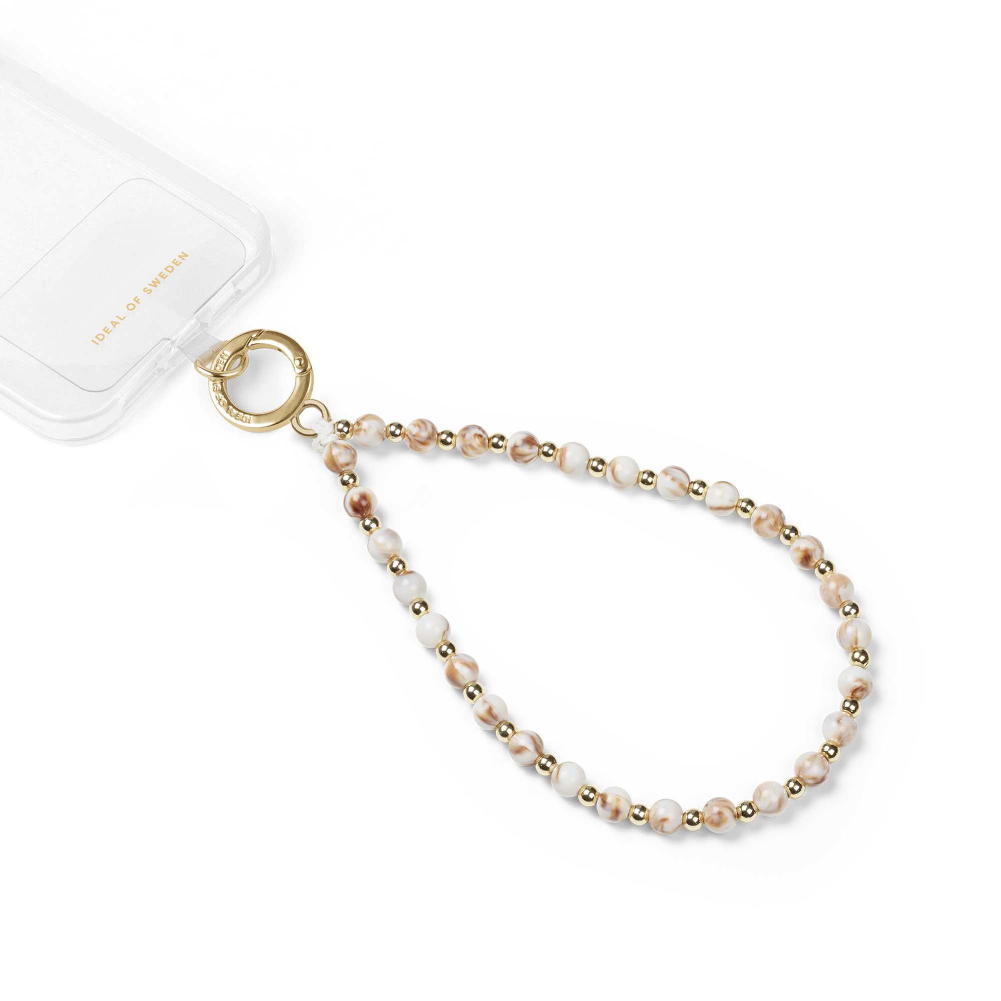 Transparente Handyhülle mit einer eleganten Armschlaufe aus weißen, braunen und goldenen Perlen.