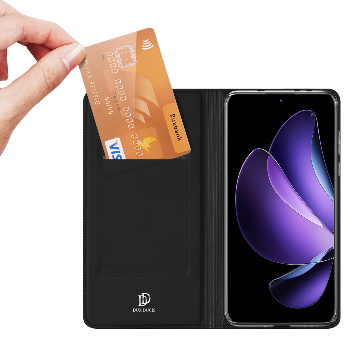 Handtasche mit Smartphone und Einsteckkarte von Hand.