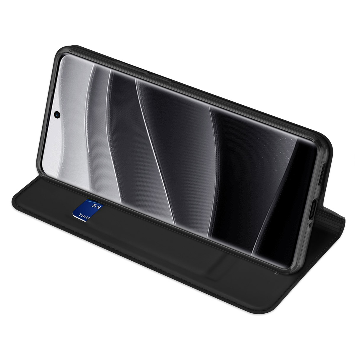 Ein schwarzes Smartphone steht aufgeklappt auf einer Hülle mit Kartenfach vor weißem Hintergrund.