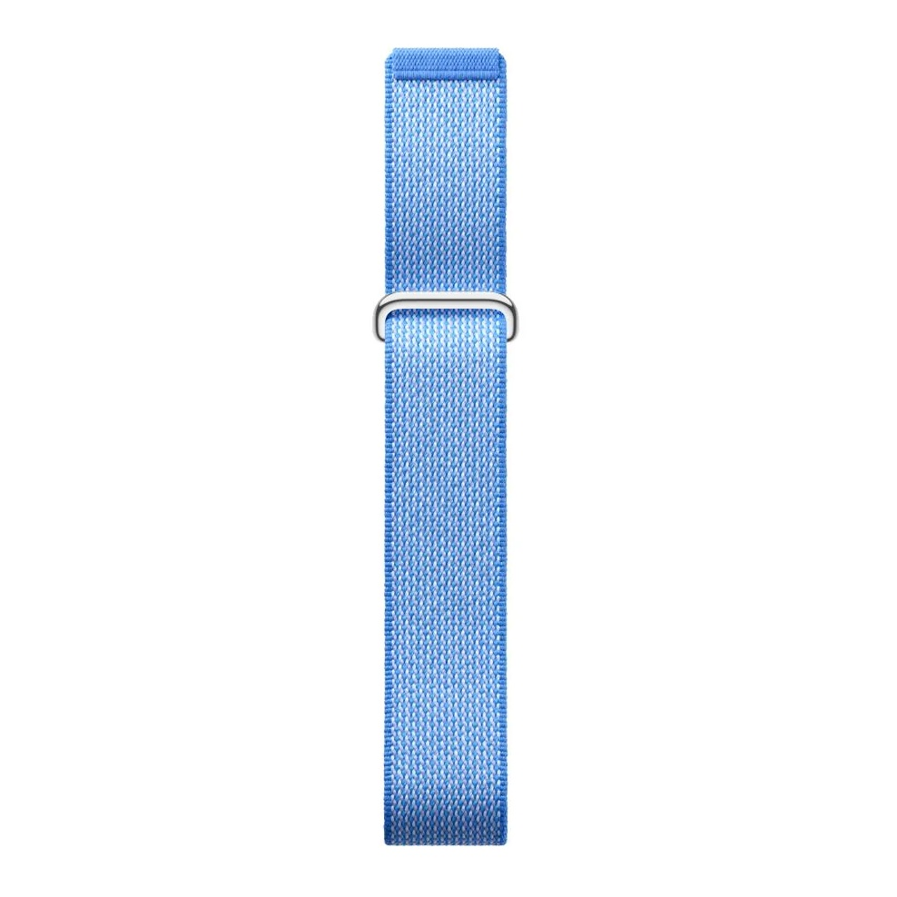 Ein blau gewebtes Smartwatch-Armband mit silberner Schnalle auf weißem Hintergrund.