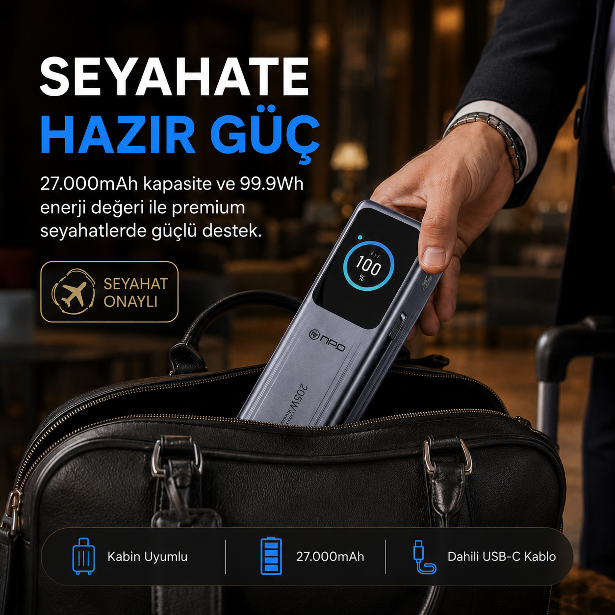 Bir el siyah deri çantaya gri bir powerbank yerleştiriyor. Metin ve simgeler cihazı tanıtıyor.