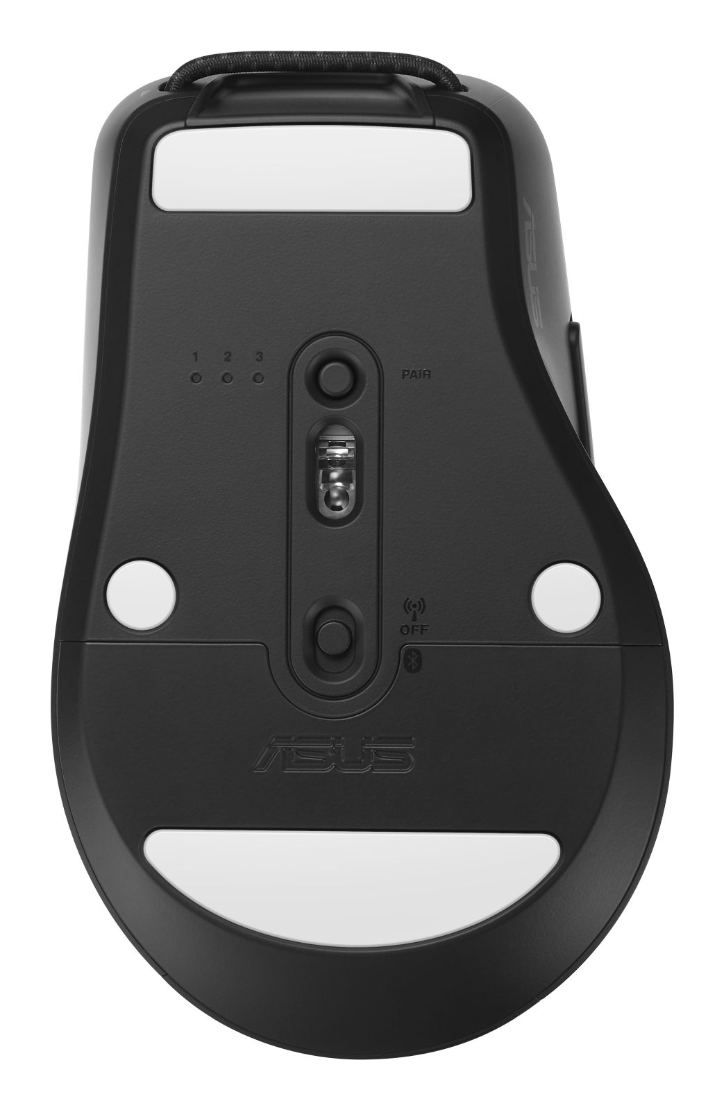 Vista inferiore di un mouse wireless Asus nero con pattini bianchi, sensore e pulsanti di associazione.