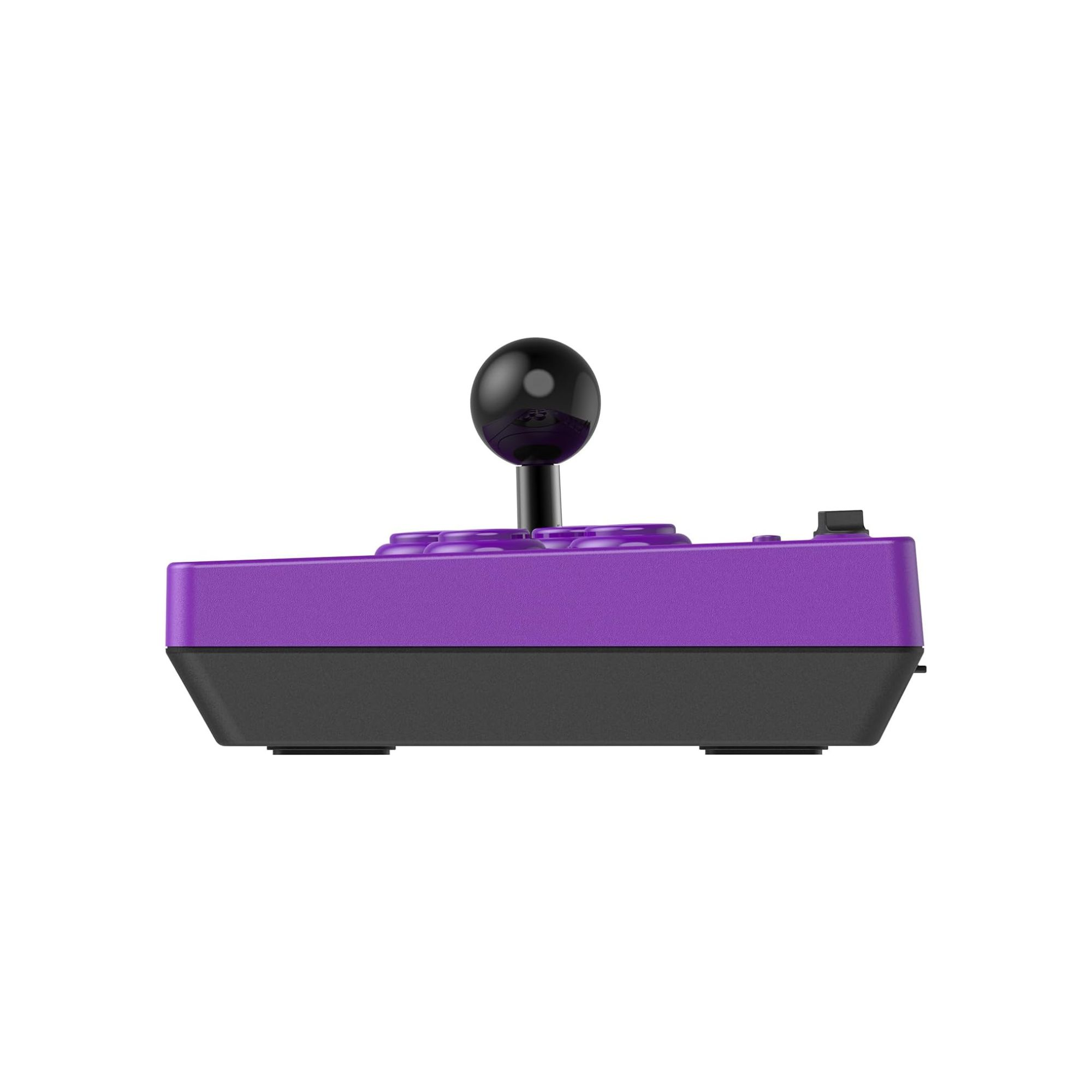 Fioletowo-czarny joystick arcade z okrągłą czarną gałką, pokazany z boku na białym tle.