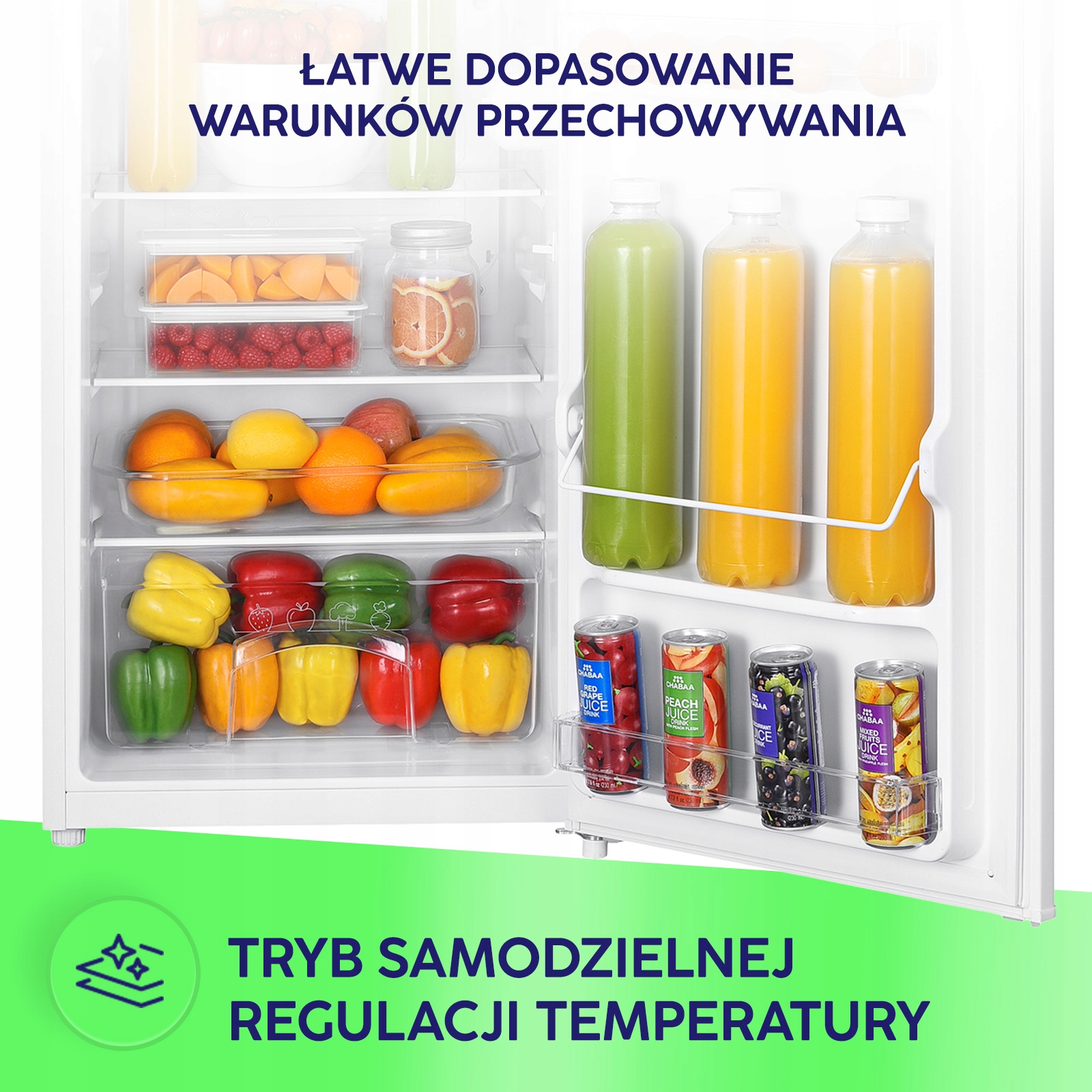 Biała lodówka wypełniona świeżymi owocami, butelkami soku i puszkami.