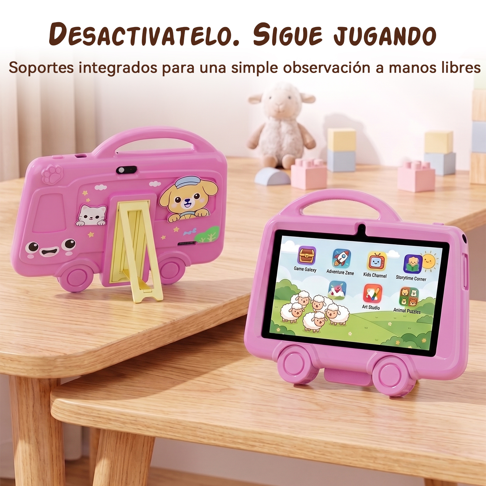 Dos fundas para tablet infantiles rosas en forma de autobús sobre mesas de madera, una muestra la pantalla de apps.