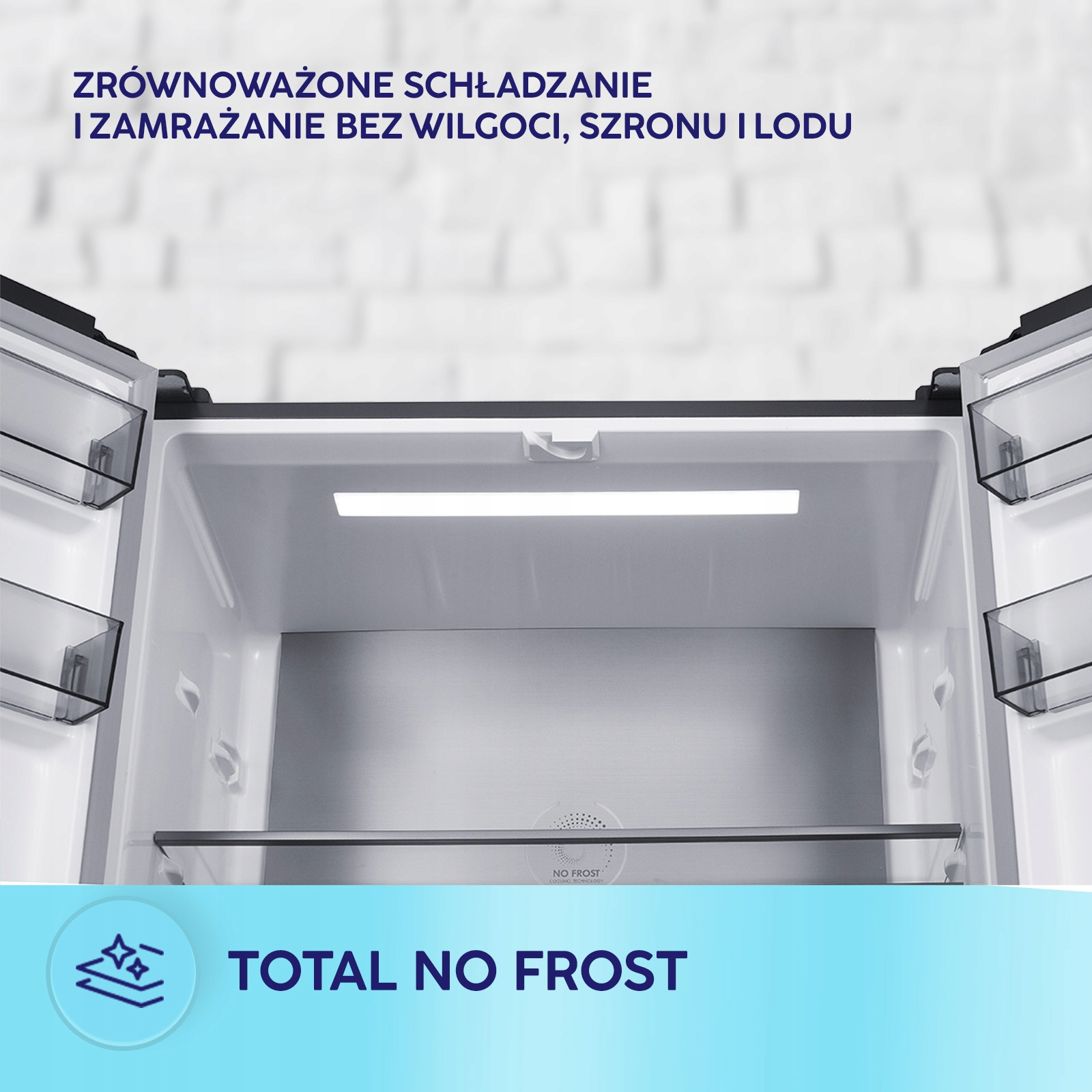 Wnętrze otwartej lodówki z półkami na drzwiach i podświetlanym panelem tylnym, Total No Frost.