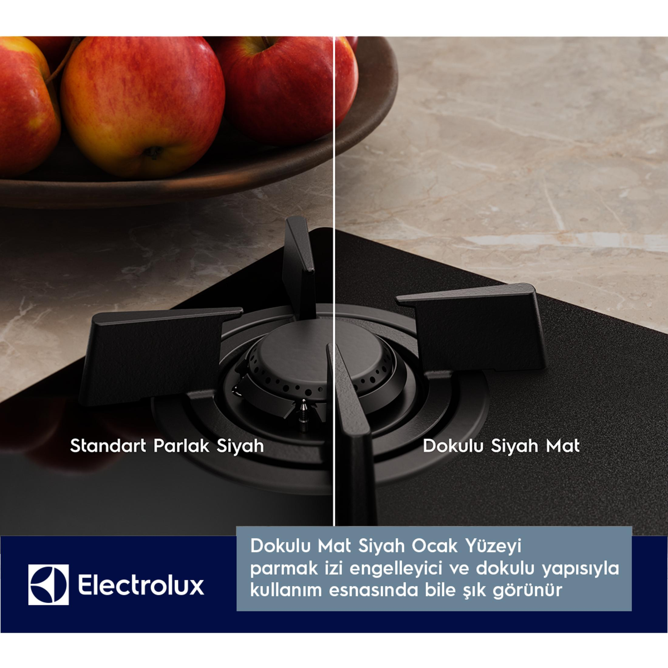 Confronto tra superfici di cottura a gas Electrolux nere lucide e opache strutturate con mele.