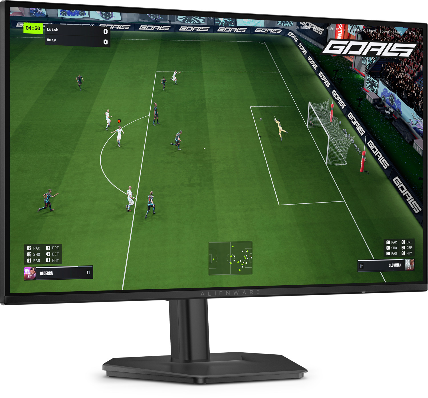 Una partita di calcio su un monitor con campo verde, giocatori, area di porta e punteggio.