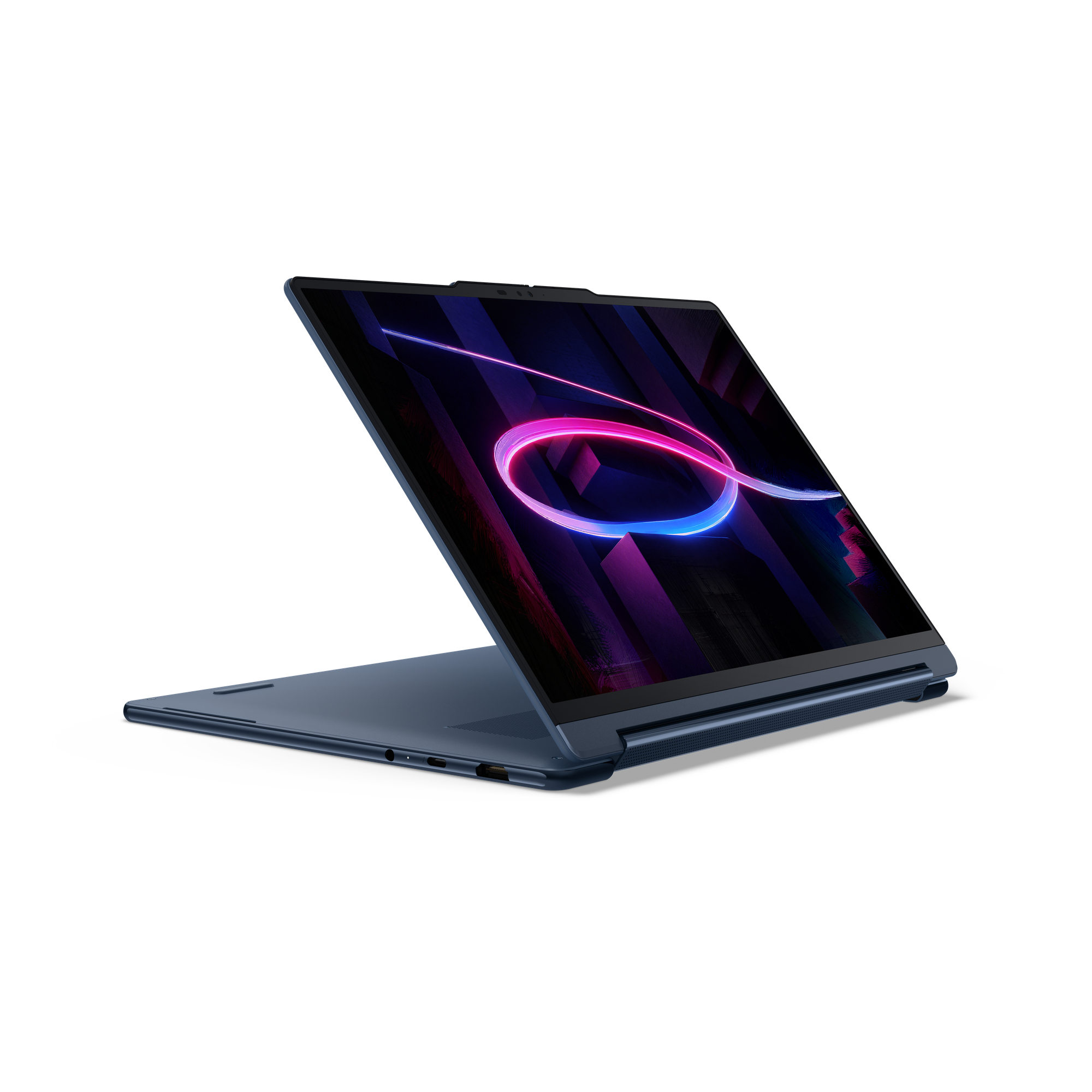 Ein blauer Laptop steht leicht geöffnet vor weißem Hintergrund und zeigt ein abstraktes neonfarbenes Display.