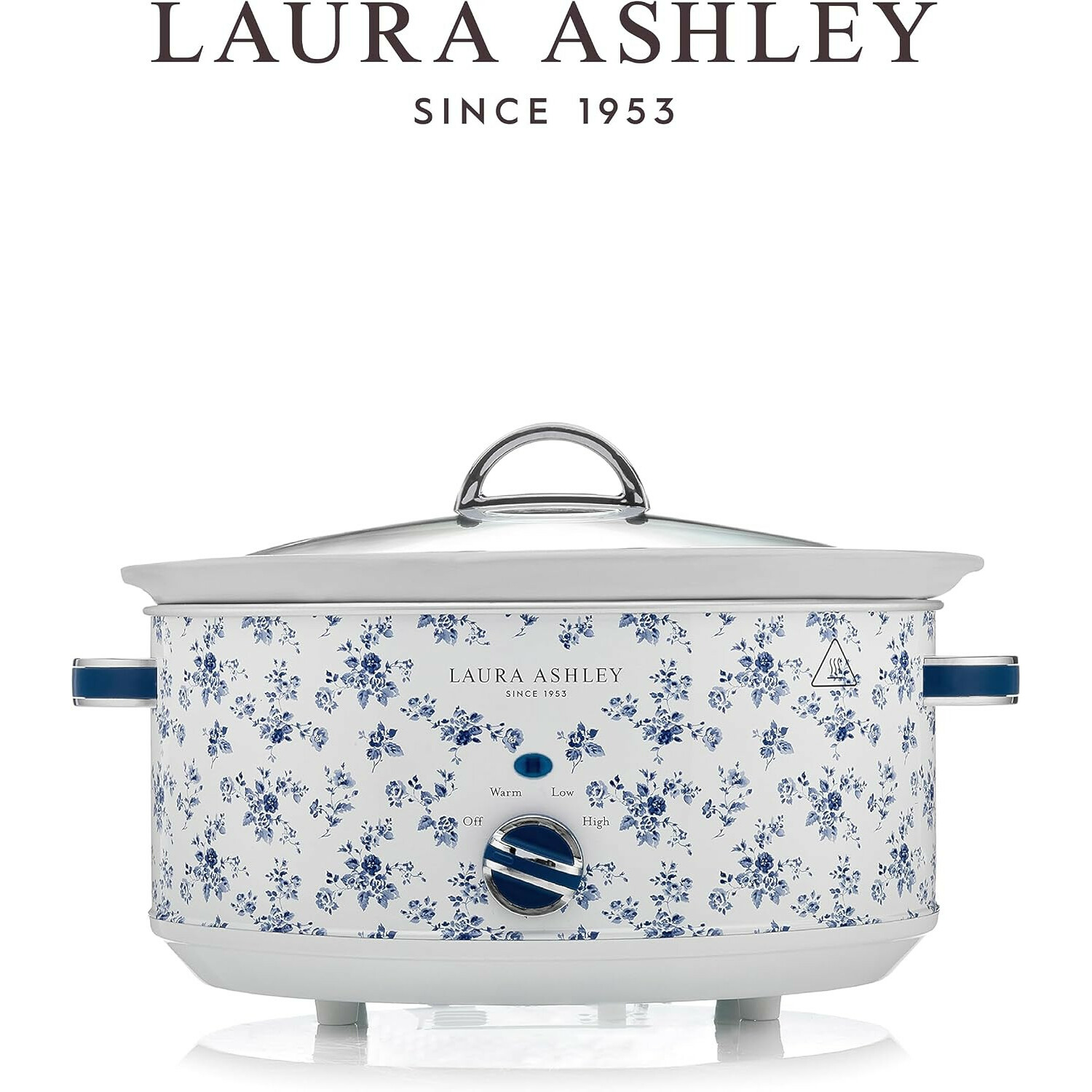Laura Ashley Slow Cooker mit blauem Blumenmuster, Glasklappdeckel und Drehregler auf weißem Grund.