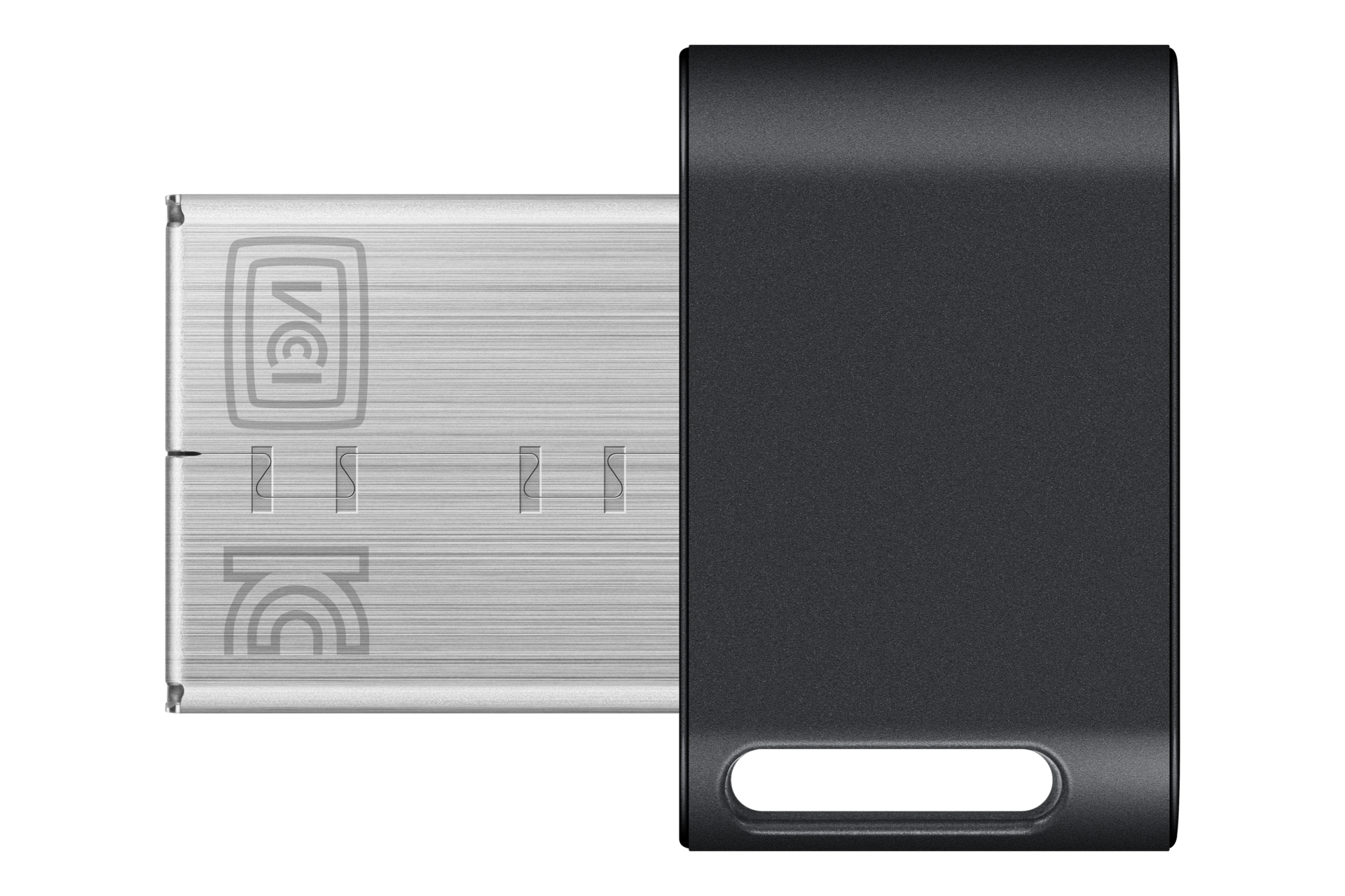 Ein silberner USB-Anschluss mit einem schwarzen Metallgehäuse auf einem schwarzen Hintergrund.