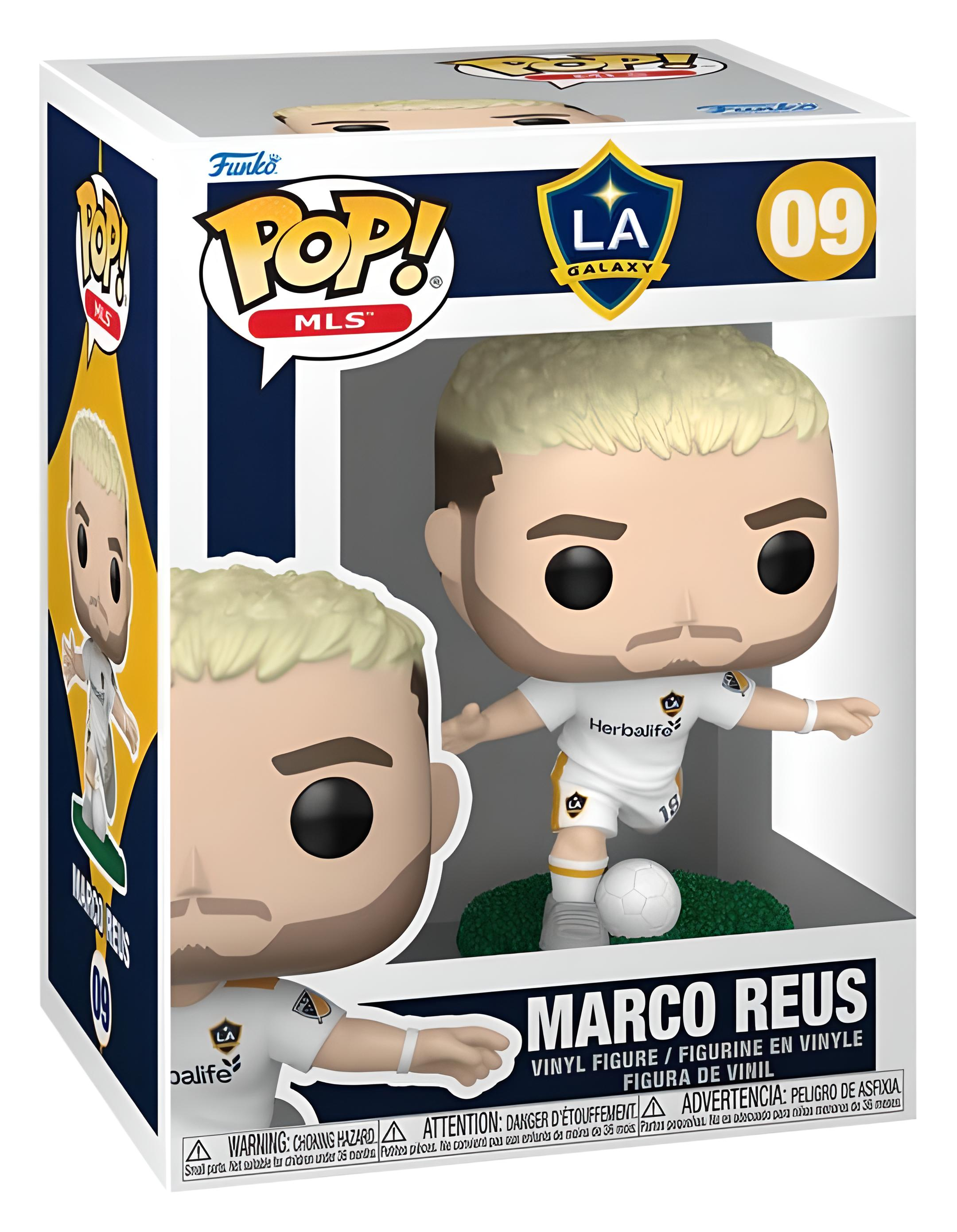 Figura de vinilo Funko Pop de Marco Reus con uniforme de LA Galaxy y un balón de fútbol.