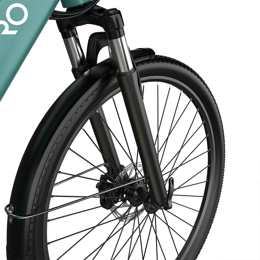 Primer plano de la rueda delantera, la horquilla de suspensión y el guardabarros de una bicicleta turquesa.