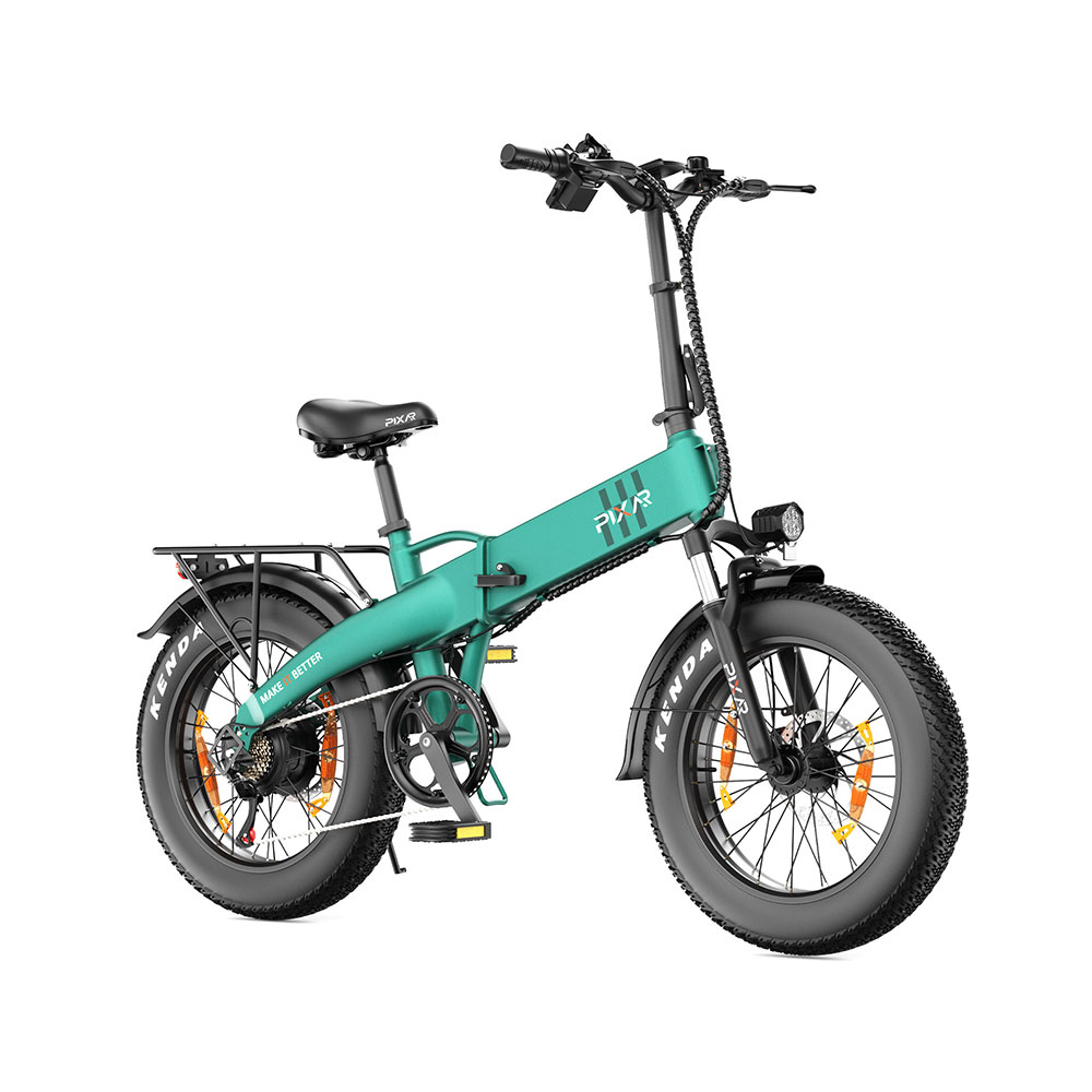 Una bicicleta eléctrica plegable verde menta con neumáticos gruesos y faro delantero sobre fondo blanco.