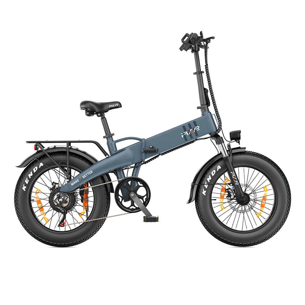 Una bicicleta eléctrica plegable gris con neumáticos gruesos, guardabarros negros y portaequipajes sobre fondo blanco.