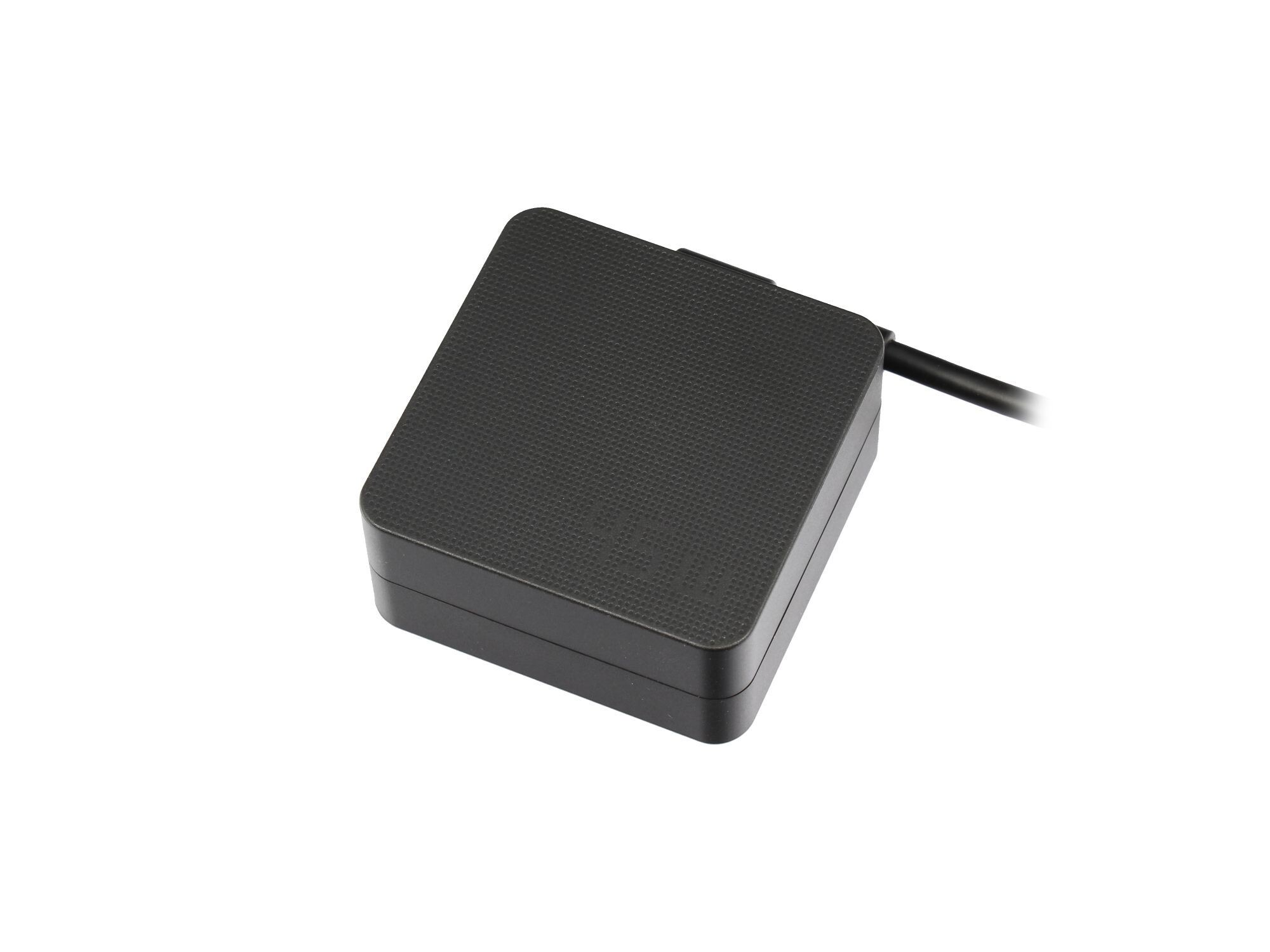 Ein schwarzes Netzteil mit einem Kabel auf weißem Hintergrund.