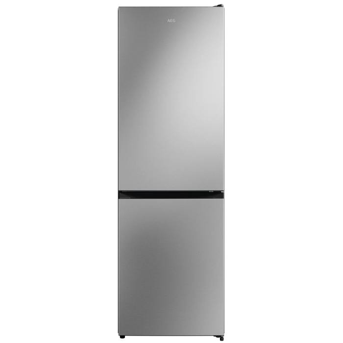 Un refrigerador plateado AEG con congelador inferior y asas integradas sobre fondo blanco.