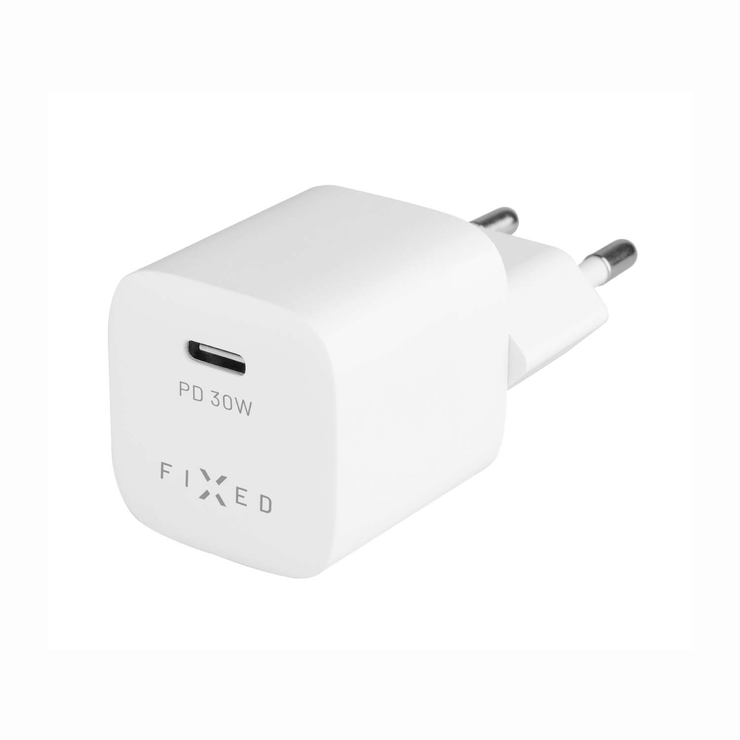 Ein weißes Fixed-Wandladegerät mit USB-C-Anschluss und PD 30W-Aufschrift, mit zwei Metallstiften vor neutralem Hintergrund.