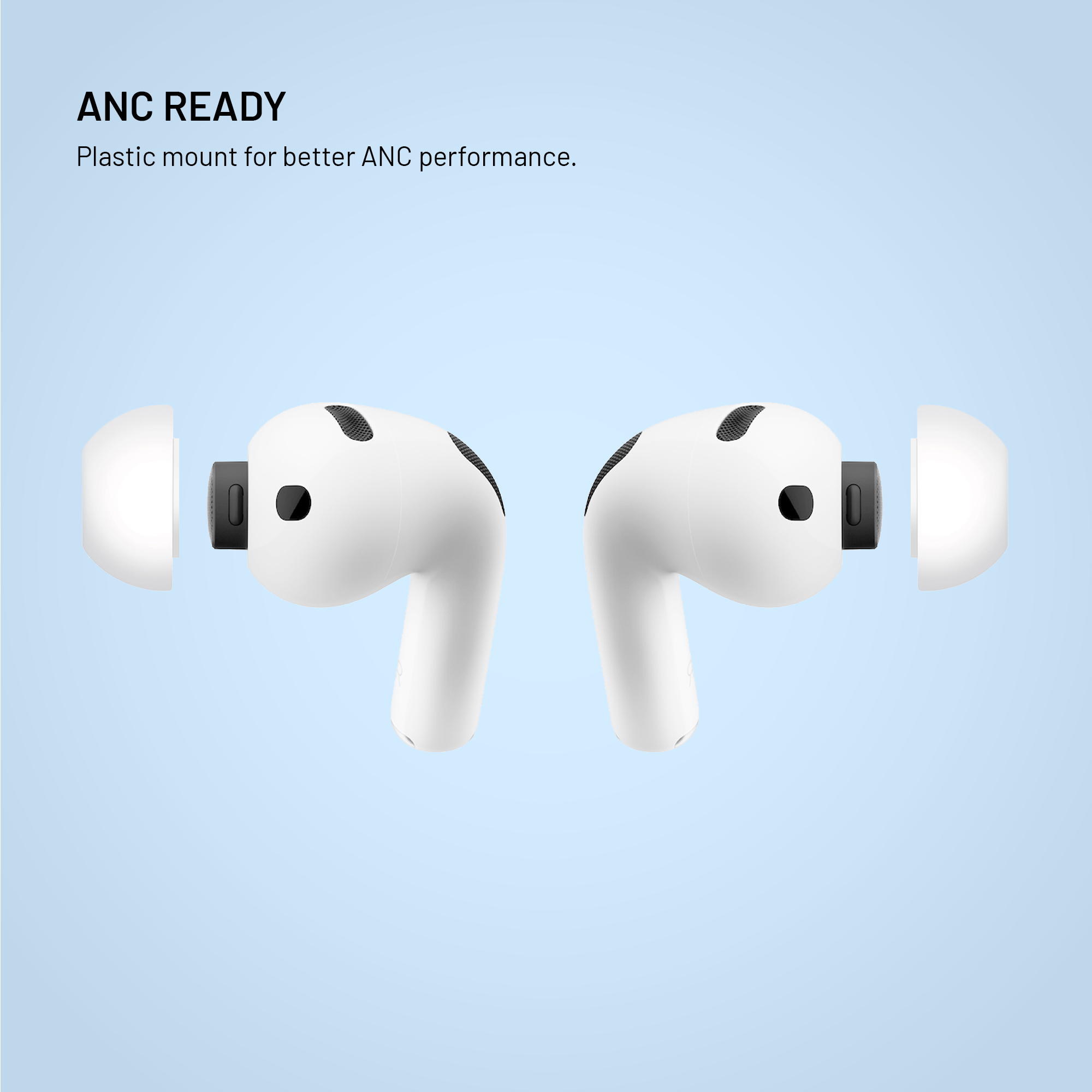 Zwei weiße In-Ear-Kopfhörer mit abgenommenen Silikonaufsätzen vor blauem Hintergrund.
