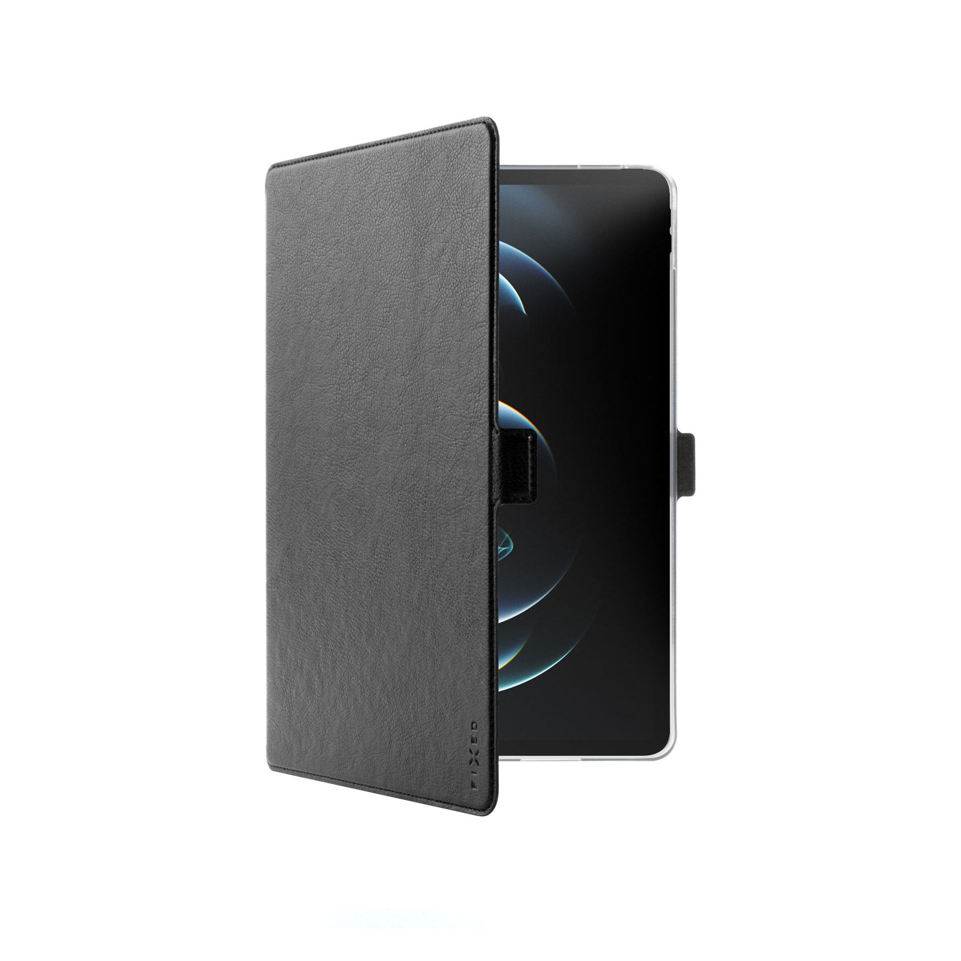 Ein Tablet in einer schwarzen Lederhülle auf weißem Hintergrund.