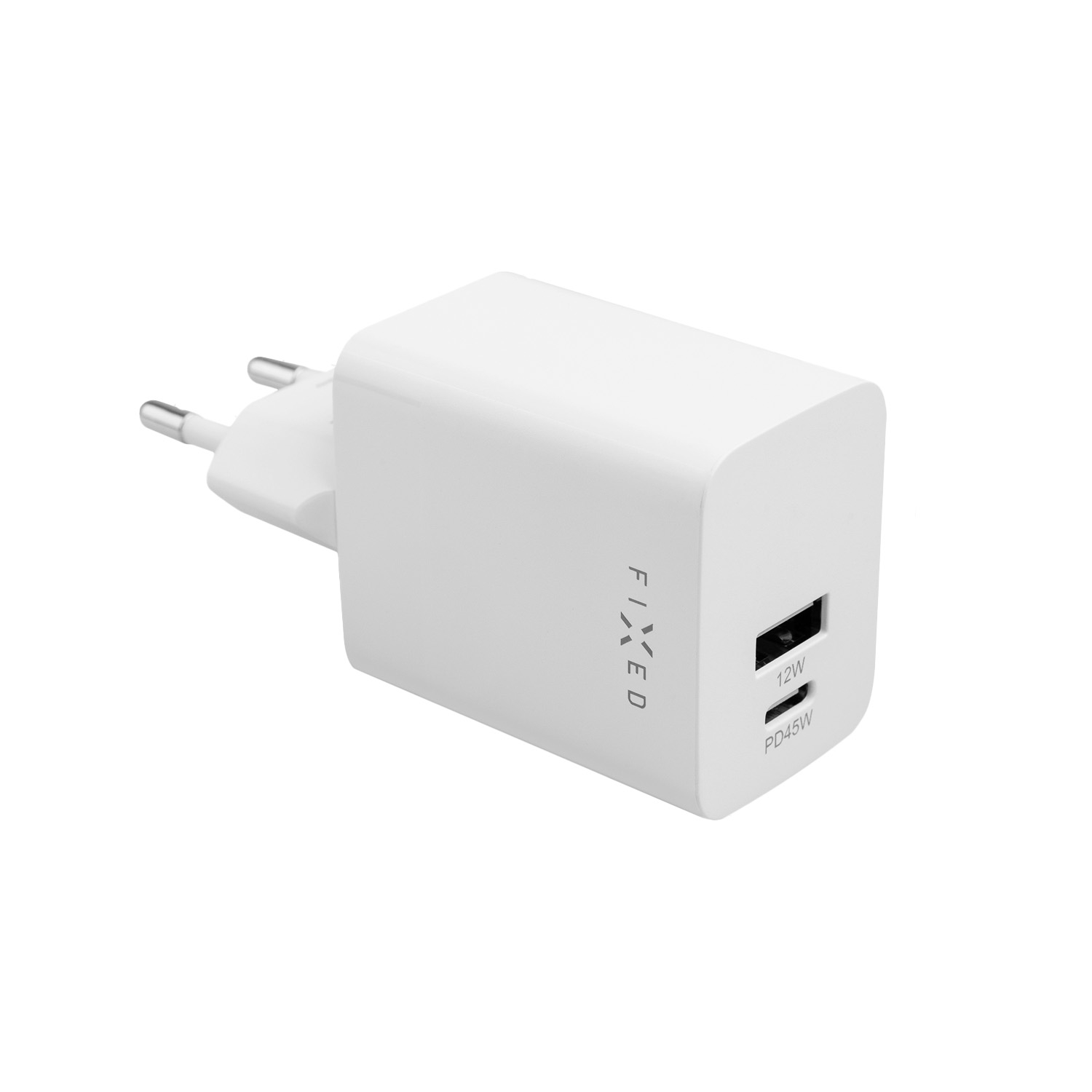 Ein weißes Ladegerät mit zwei Anschlüssen, beschriftet mit 12W und PD45W, und einem europäischen Stecker vor weißem Hintergrund.