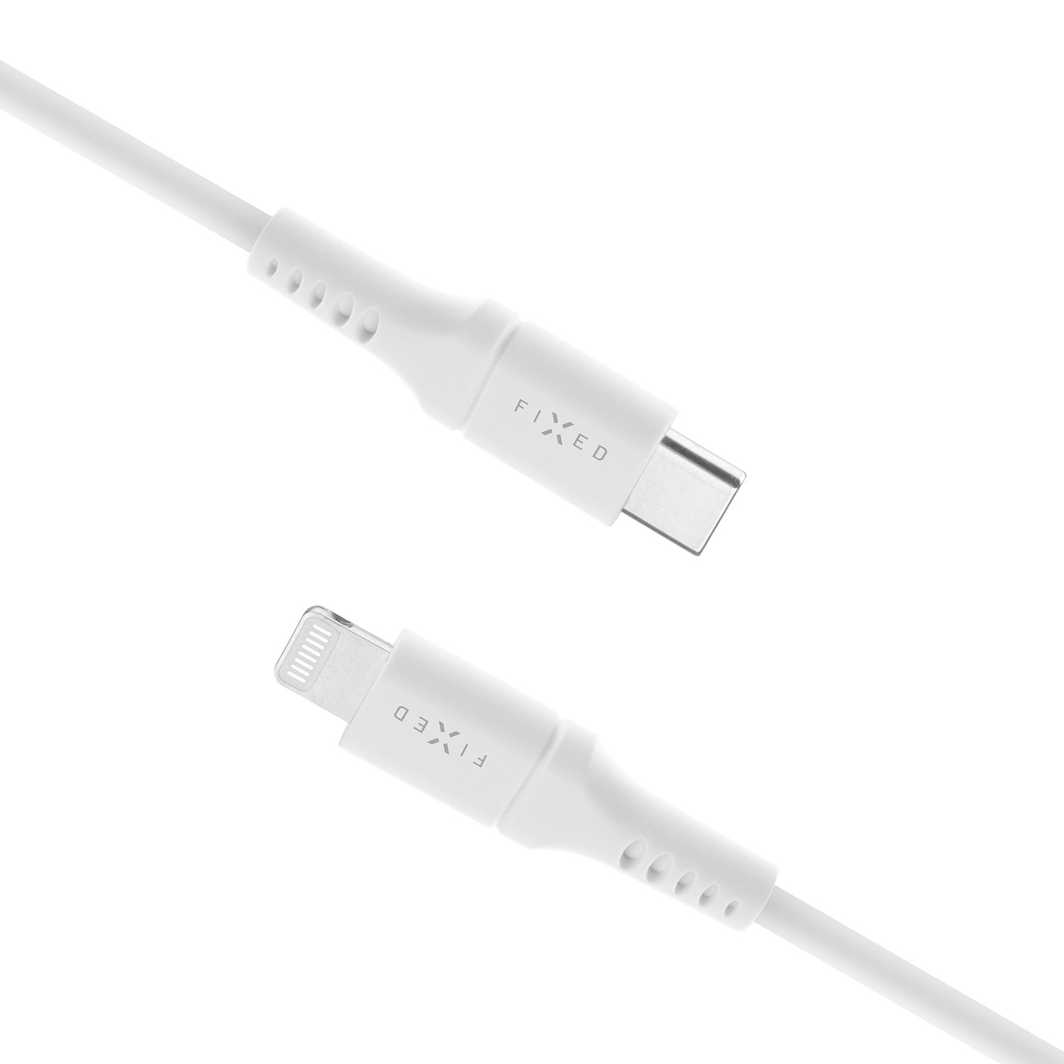 Weißes USB-C- auf Lightning-Kabel mit dem Markennamen FIXED auf beiden Anschlüssen vor weißem Hintergrund.