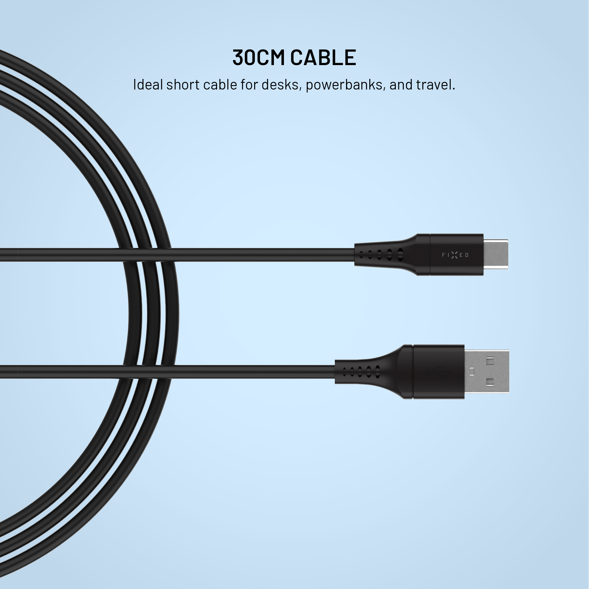 Un cavo nero da 30 cm con connettori USB-C e USB-A su sfondo azzurro.