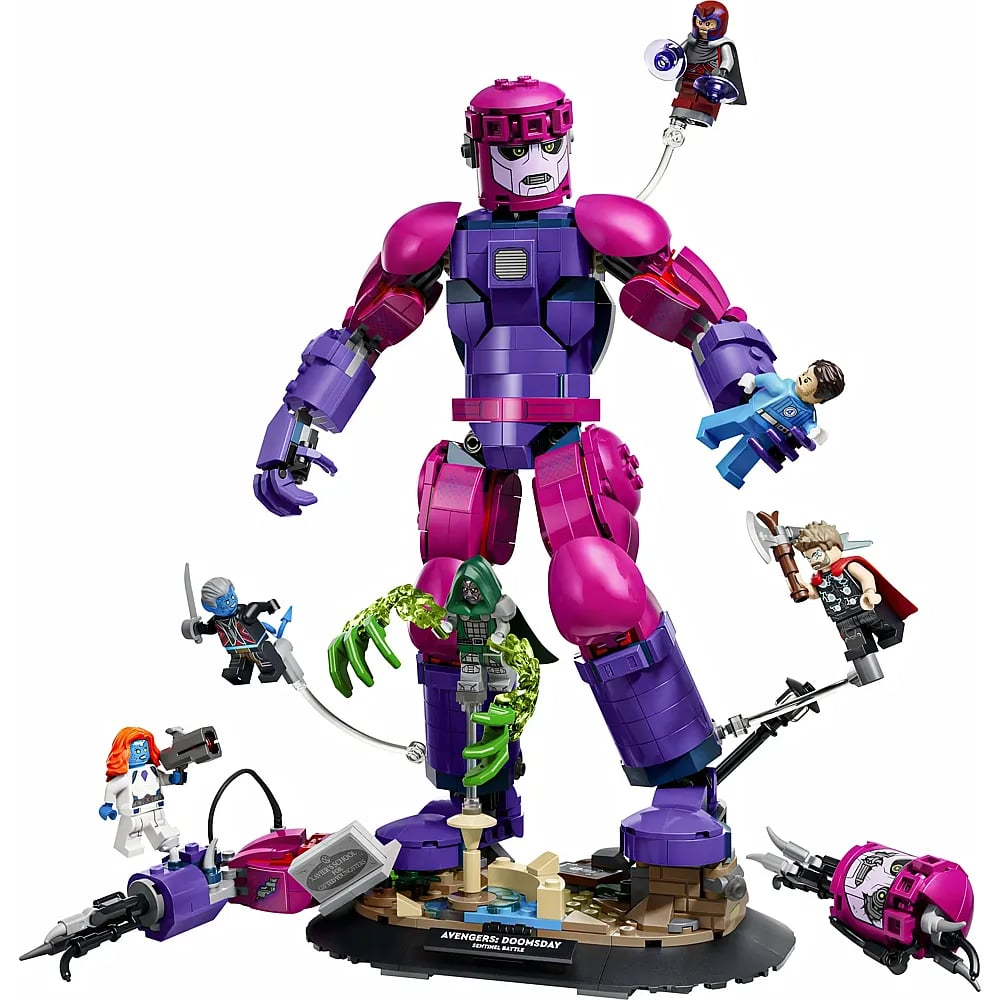 Robot Lego Sentinel en rosa y morado rodeado de varias minifiguras en una escena de batalla.