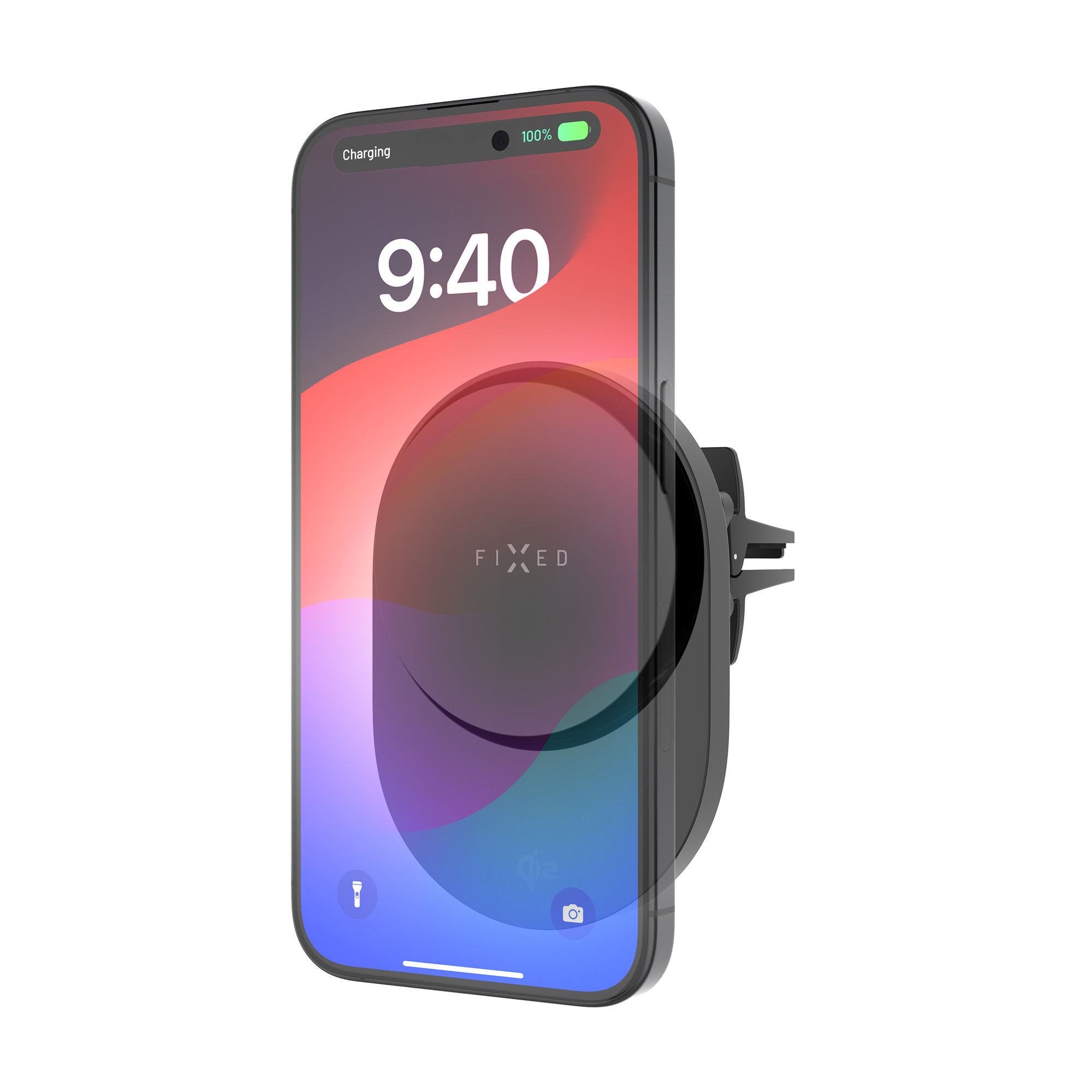 Ein Smartphone hängt an einer schwarzen Autohalterung mit MagSafe und zeigt den Ladebildschirm.