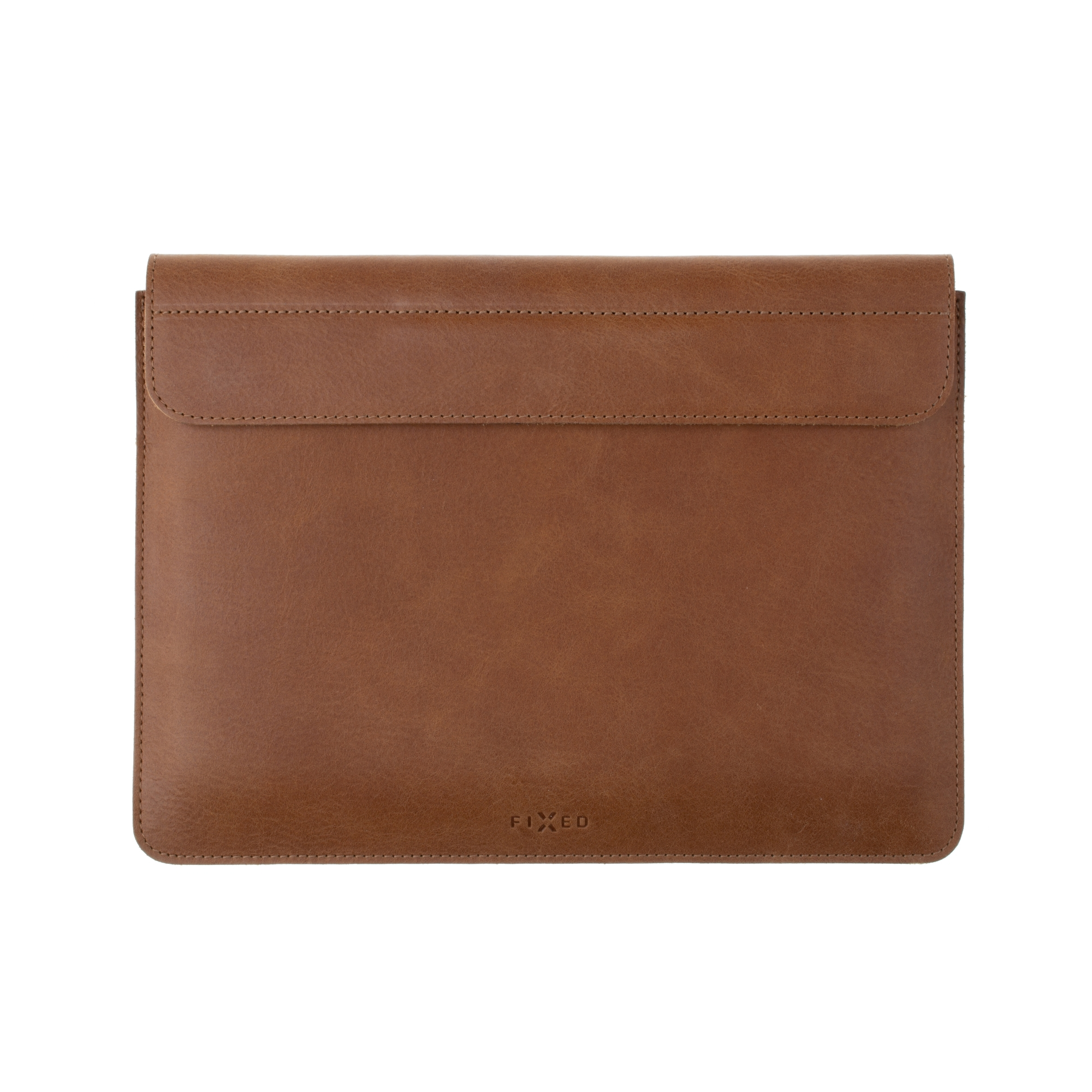 Braune Lederlaptoptasche mit Lasche und FIXED-Logo auf weißem Grund.