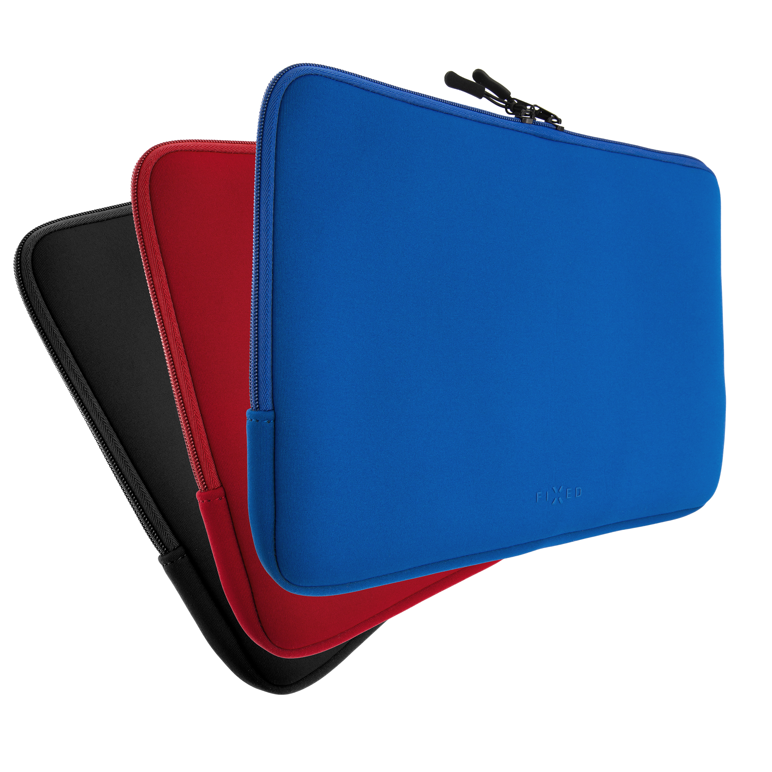 Drei farbige Laptoptaschen in Blau, Rot und Schwarz gestapelt.