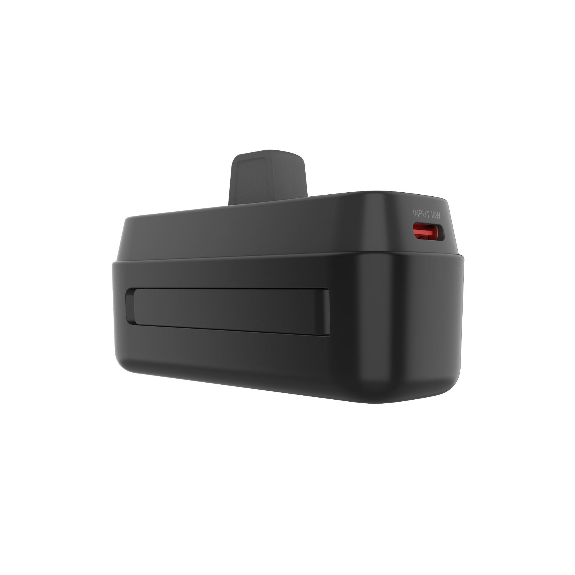 Una custodia di ricarica nera con porta USB-C e una linguetta in alto, su sfondo bianco.