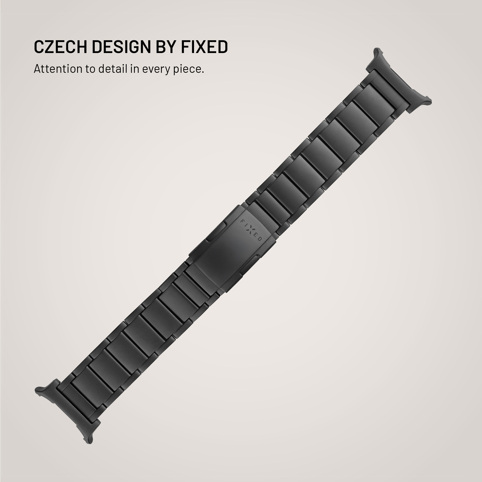 Ein schwarzes Metall-Uhrenarmband auf hellem Hintergrund, mit Text links oben.