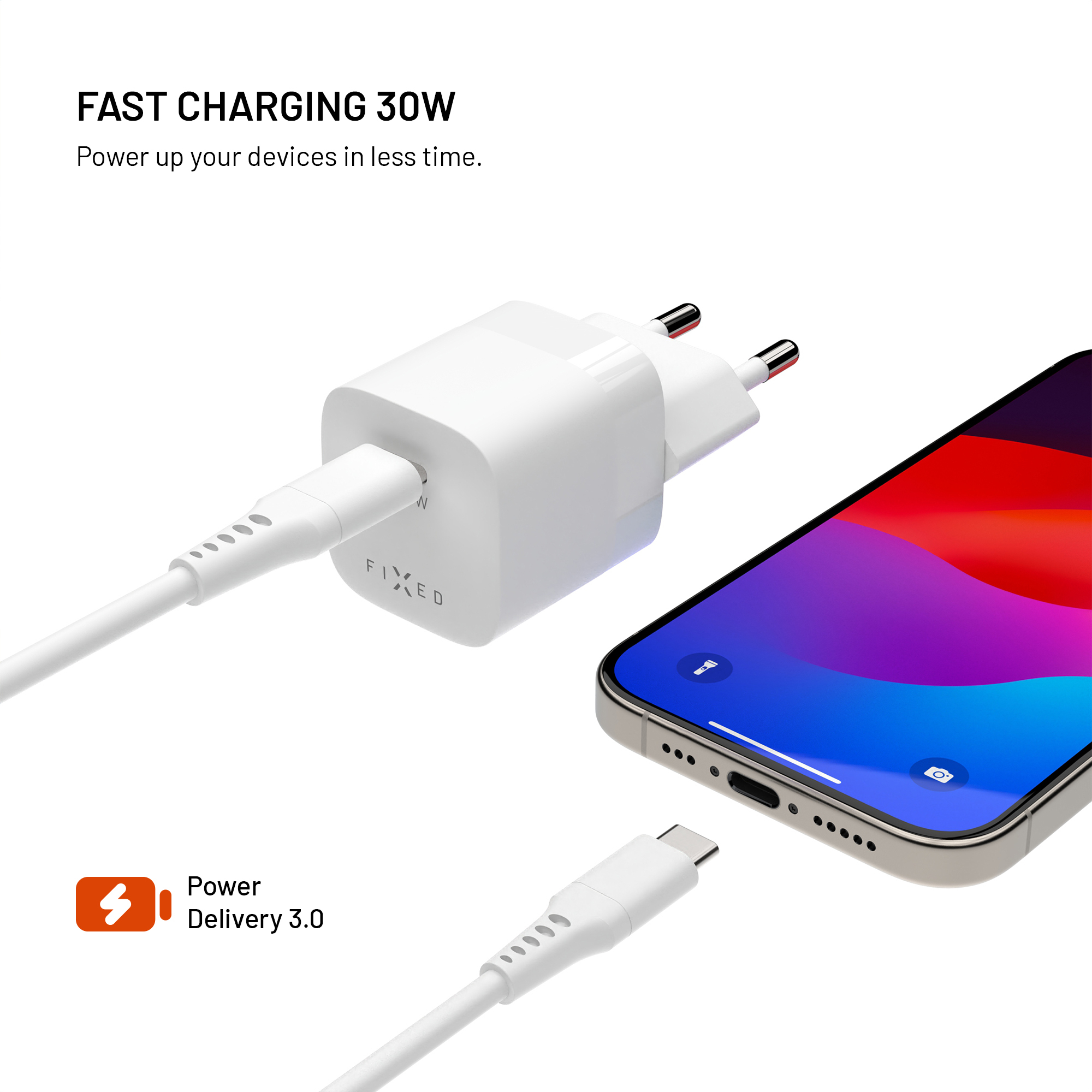 Ein weißes 30W Schnellladegerät mit Kabel lädt ein Smartphone auf weißem Hintergrund.