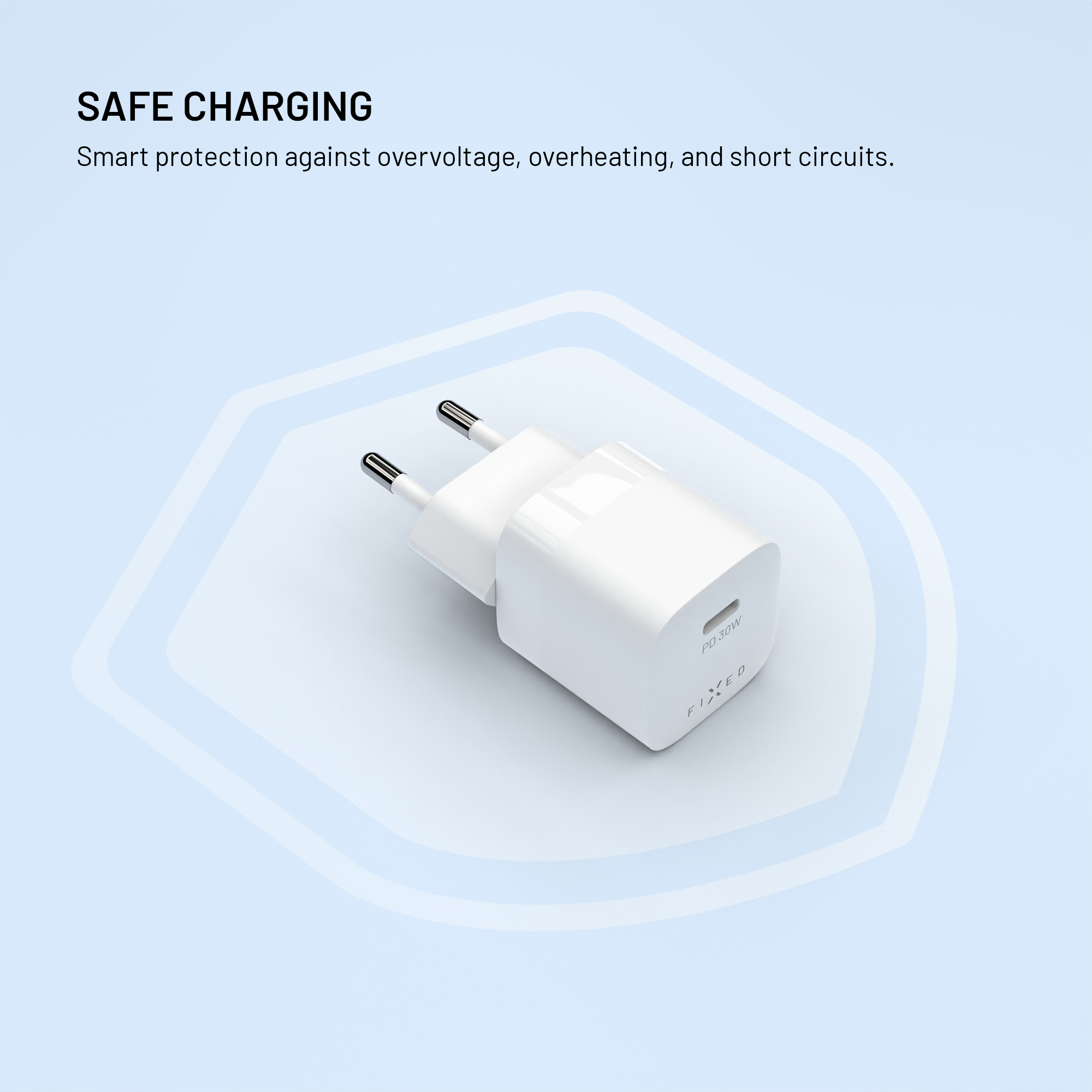 Weißes USB-C-Ladegerät mit EU-Stecker auf blauem Hintergrund mit Text über sicheres Laden.