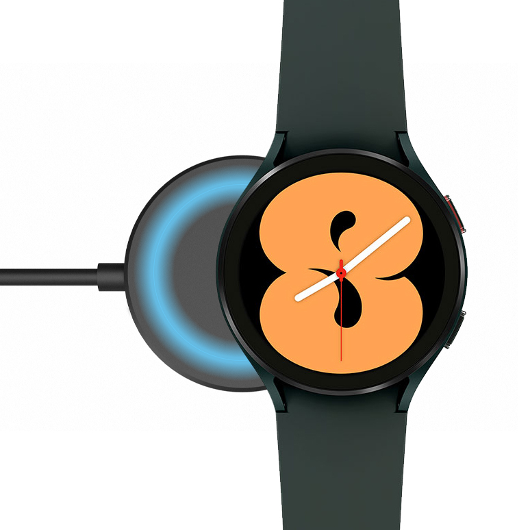 Eine schwarze Smartwatch mit grünem Armband lädt auf einem runden kabellosen Pad mit blauem Licht.