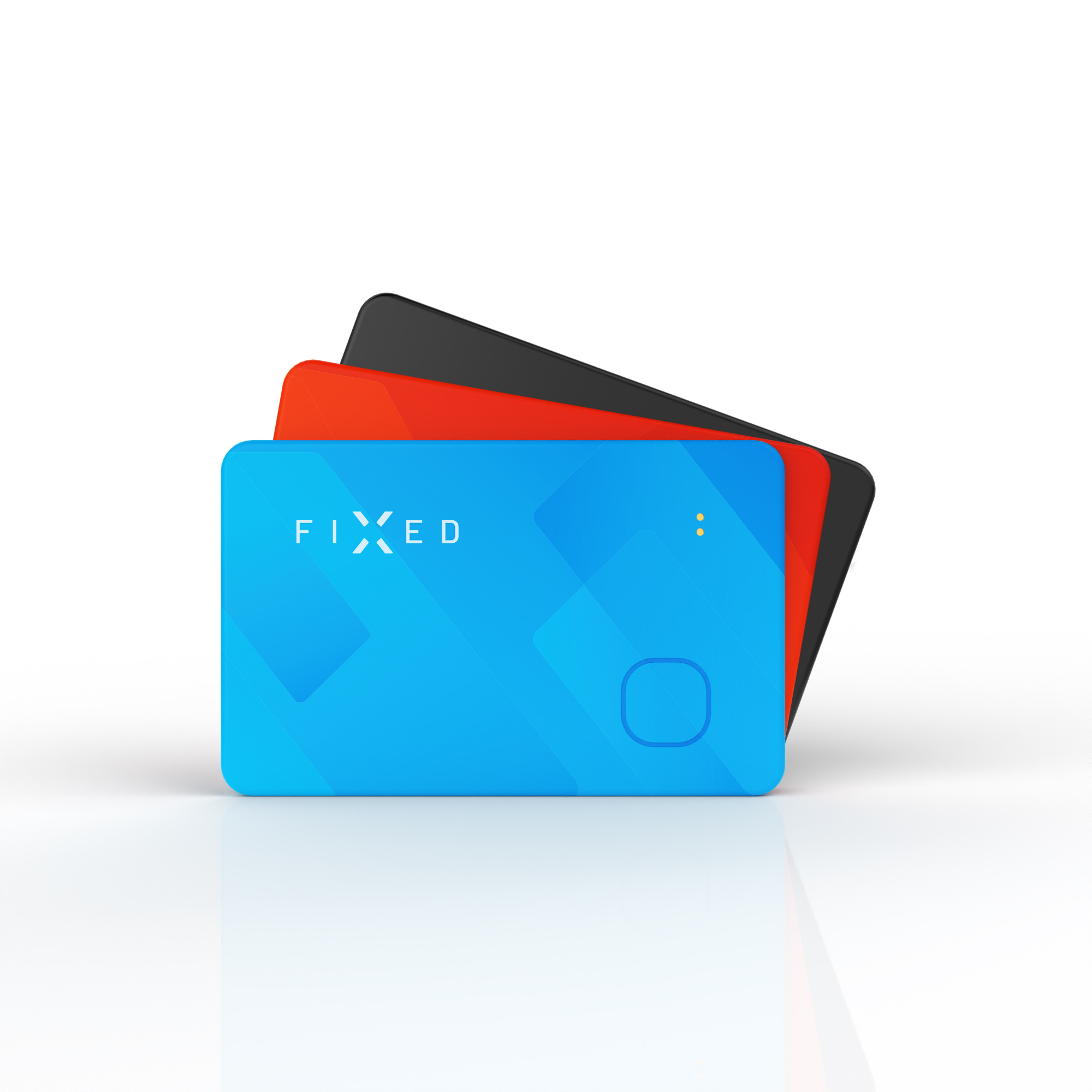 Drei Karten in Blau, Rot und Schwarz mit dem Aufdruck FIXED liegen auf einer weißen Oberfläche.