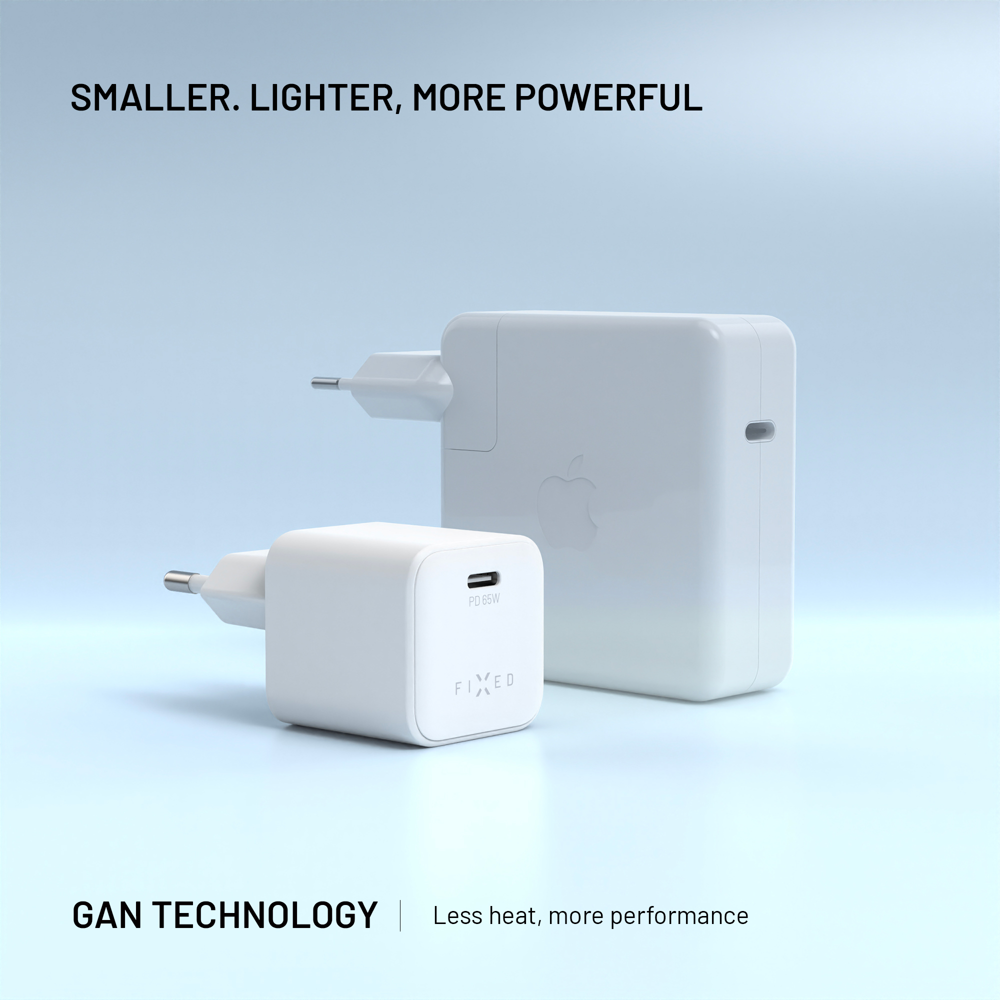 Zwei weiße USB-C-Ladegeräte vor hellem Hintergrund mit Text zur GaN-Technologie.