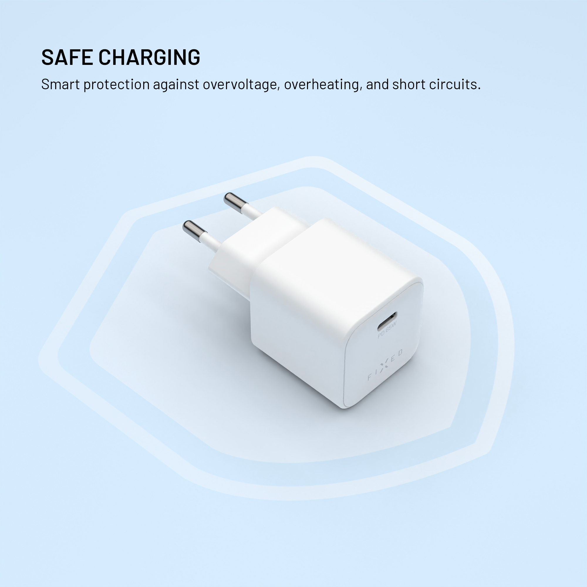 Weißes USB-C Ladegerät mit EU-Stecker auf blauem Hintergrund und Text Safe Charging.