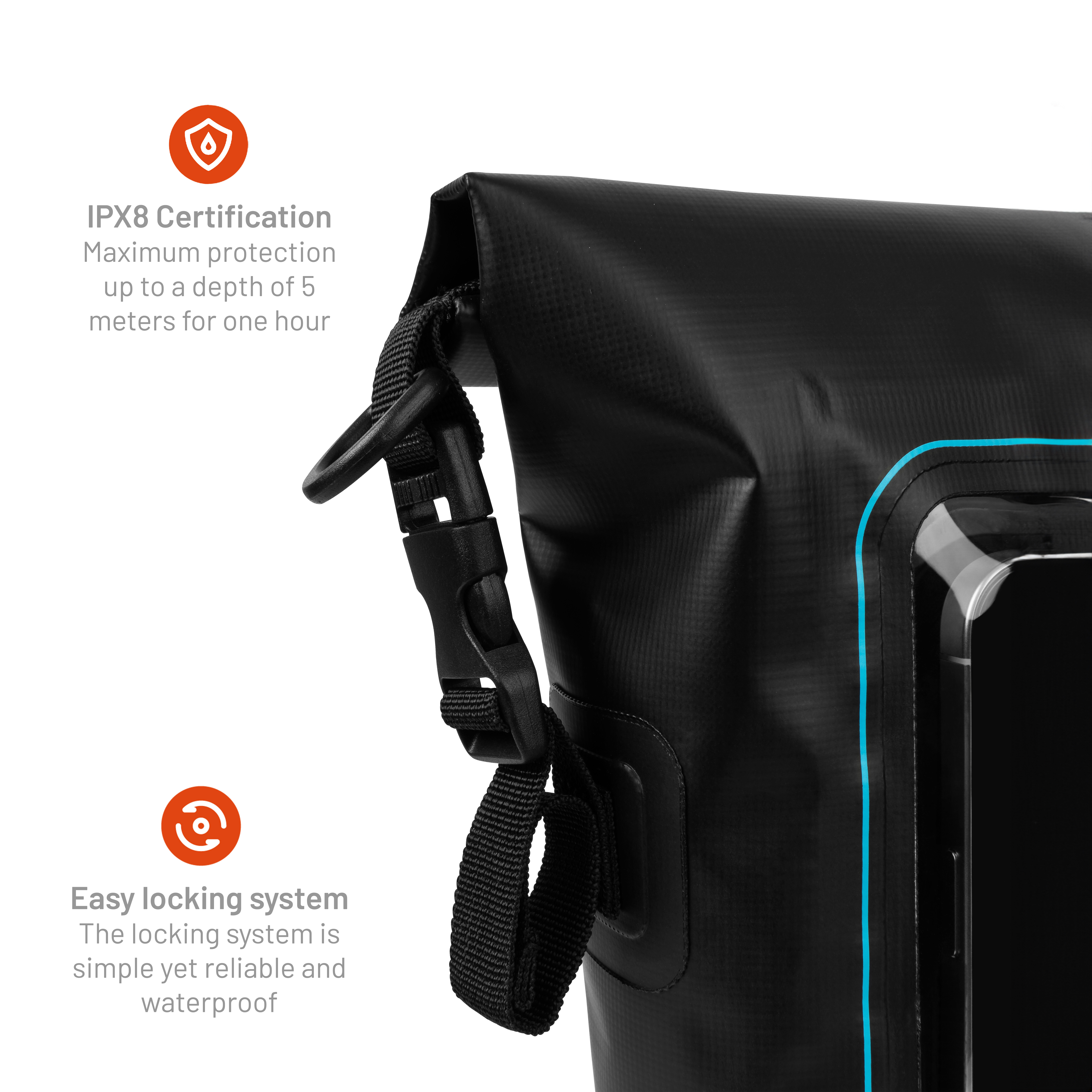 Schwarze wasserdichte Tasche mit IPX8-Zertifizierung und einfachem Verschlusssystem auf weißem Hintergrund.