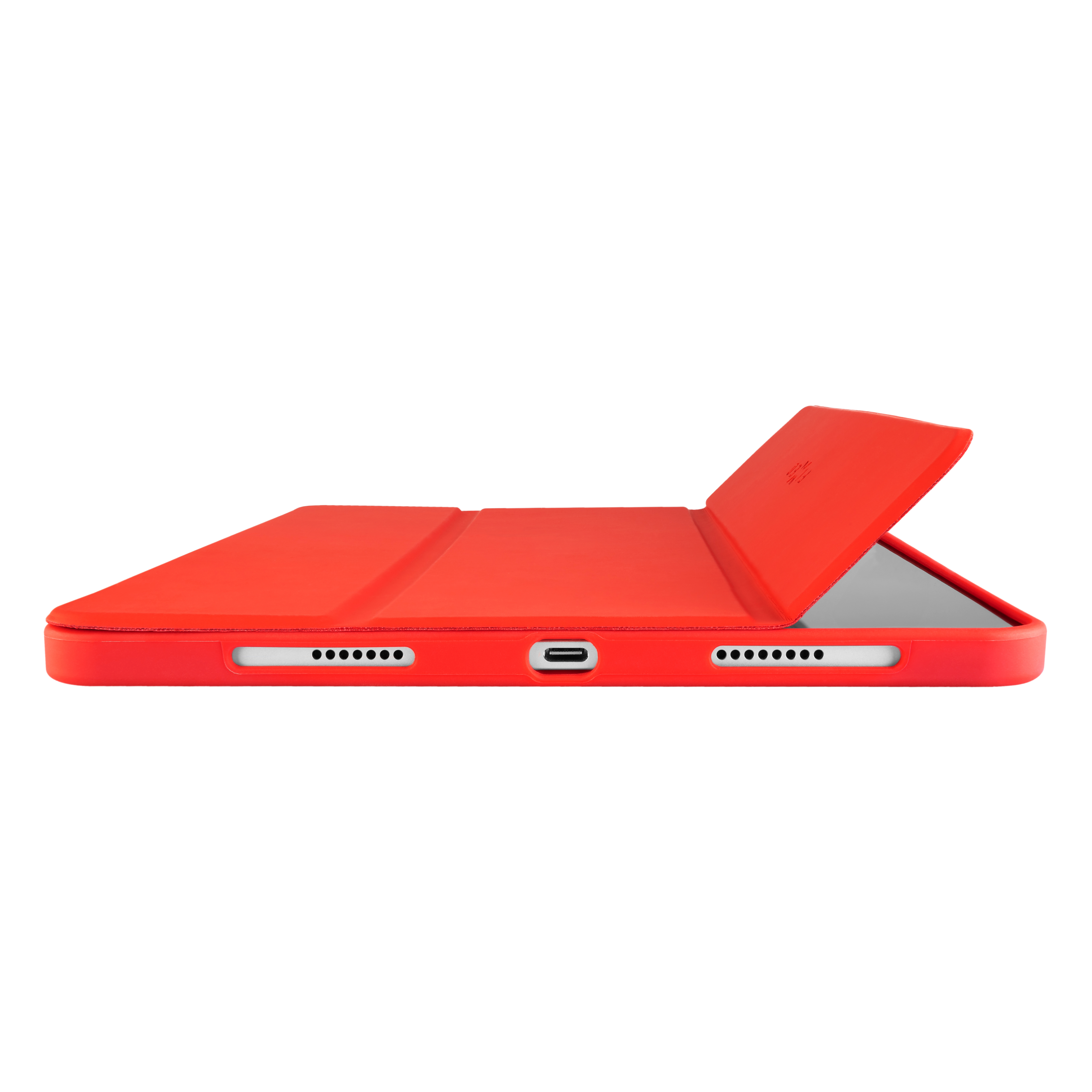 Ein rotes Tablet-Case liegt waagerecht auf weißem Hintergrund mit sichtbarem Ladeanschluss.