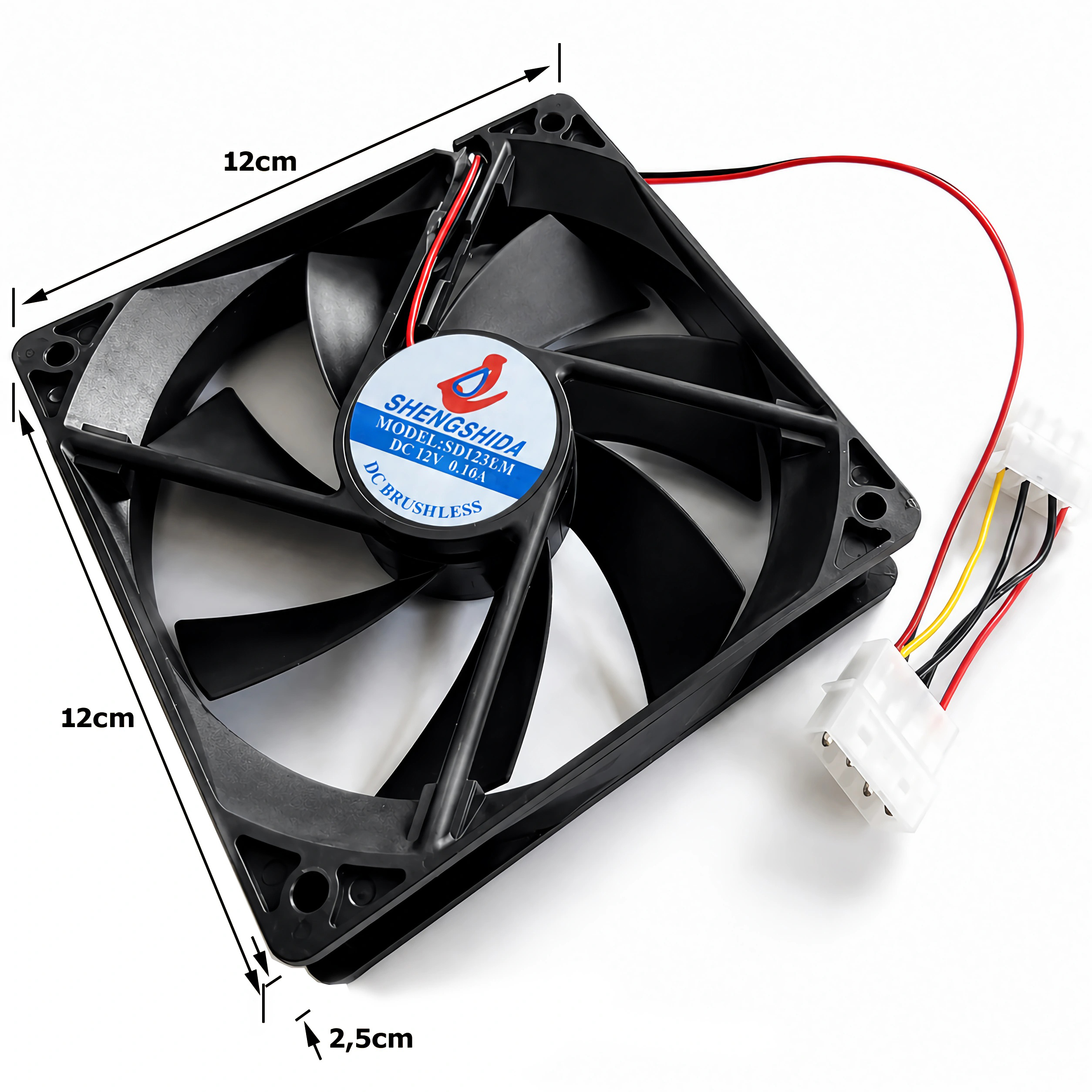 Schwarzer 12cm DC-Lüfter mit Maßen, Kabeln und Stecker vor weißem Hintergrund.