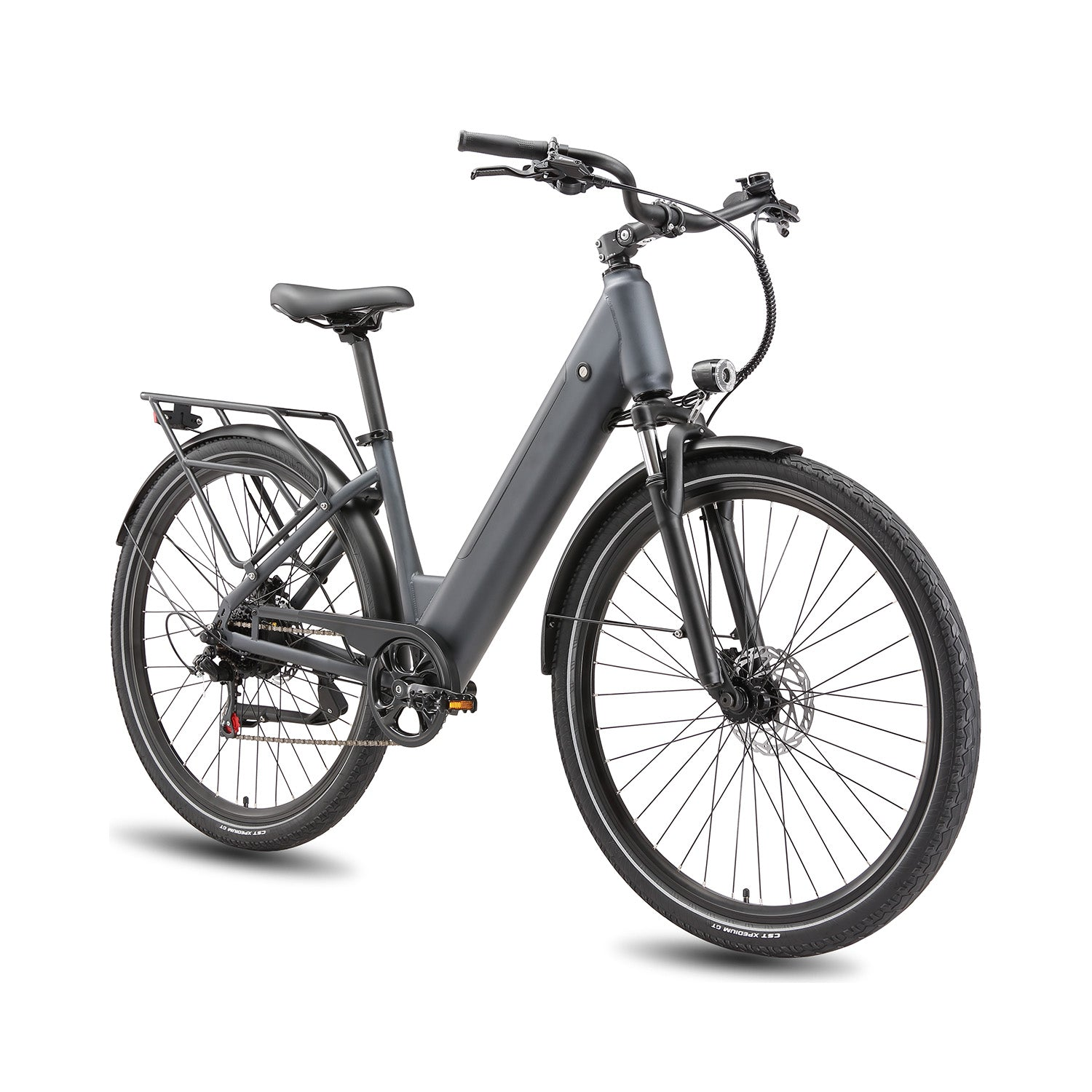 Una moderna bicicletta elettrica grigia con portapacchi, parafanghi e luce anteriore su sfondo bianco.