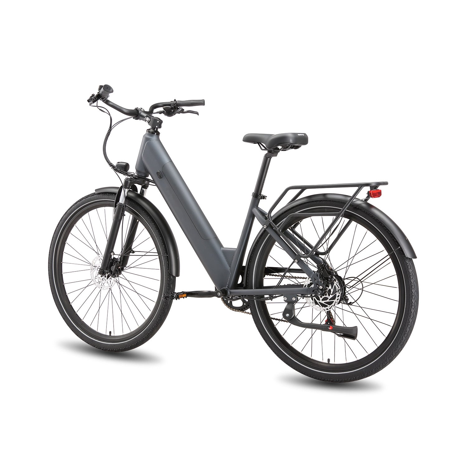 Una bicicletta elettrica grigia con portapacchi posteriore e parafanghi su sfondo bianco.