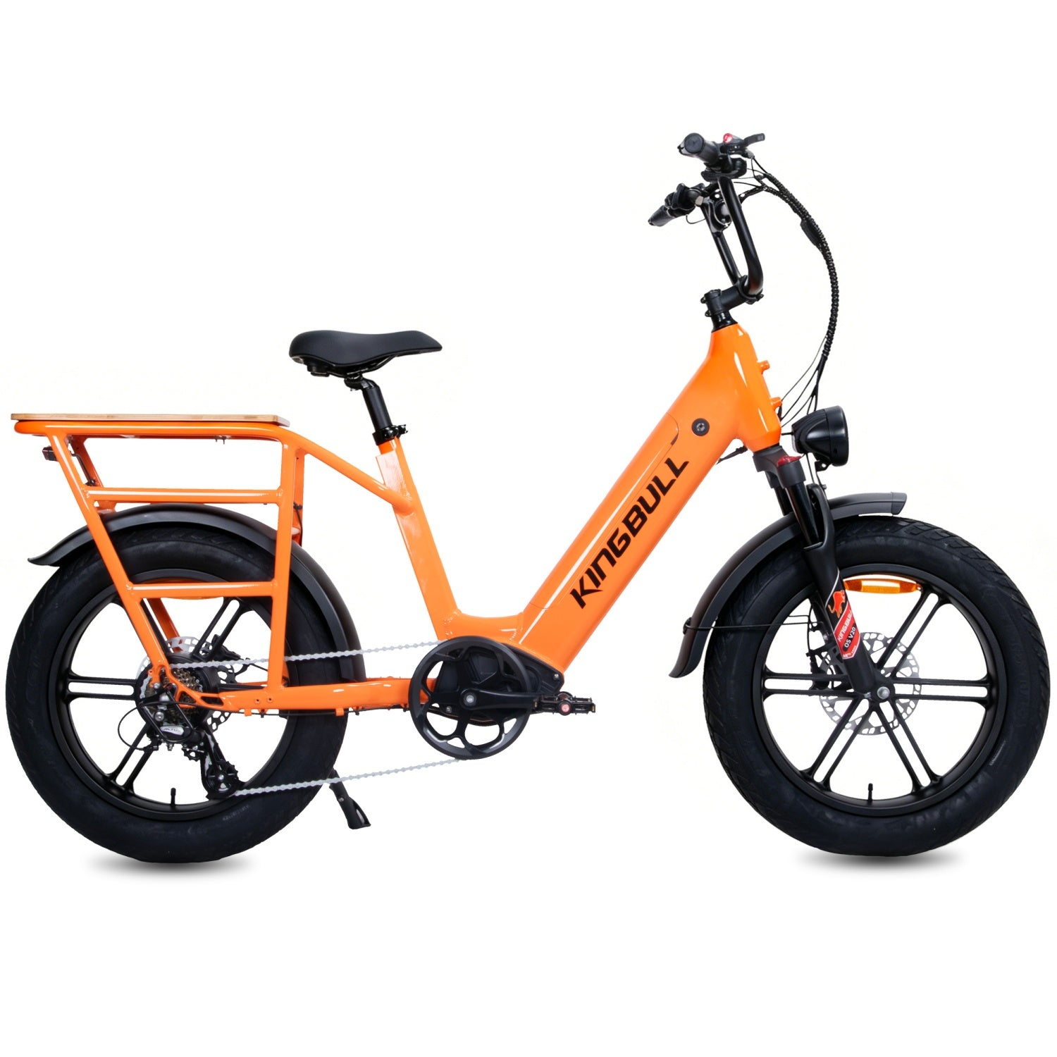 Una bicicletta elettrica Kingbull arancione brillante con pneumatici larghi, sella nera e portapacchi posteriore.