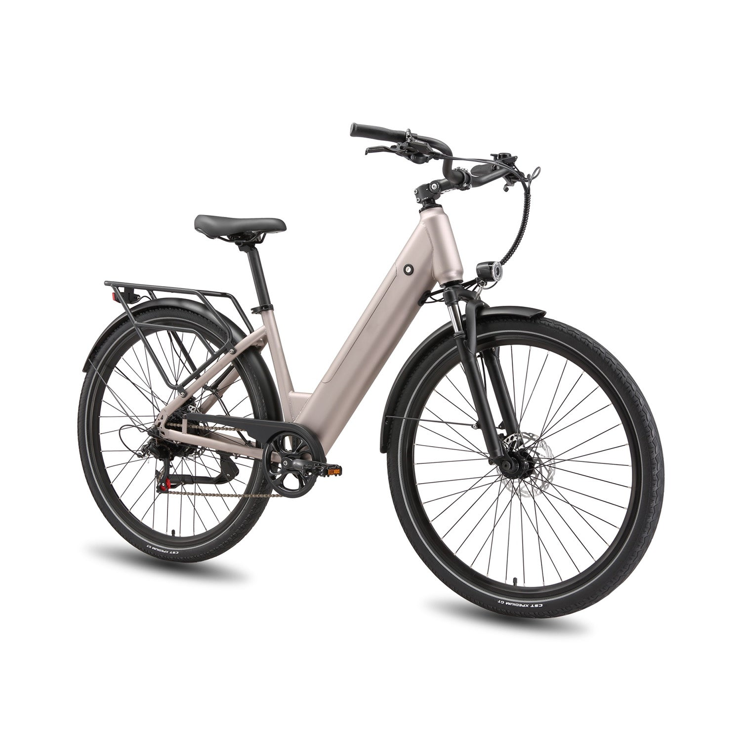 Una bicicletta elettrica beige con manubrio, parafanghi e portapacchi neri, isolata su sfondo bianco.