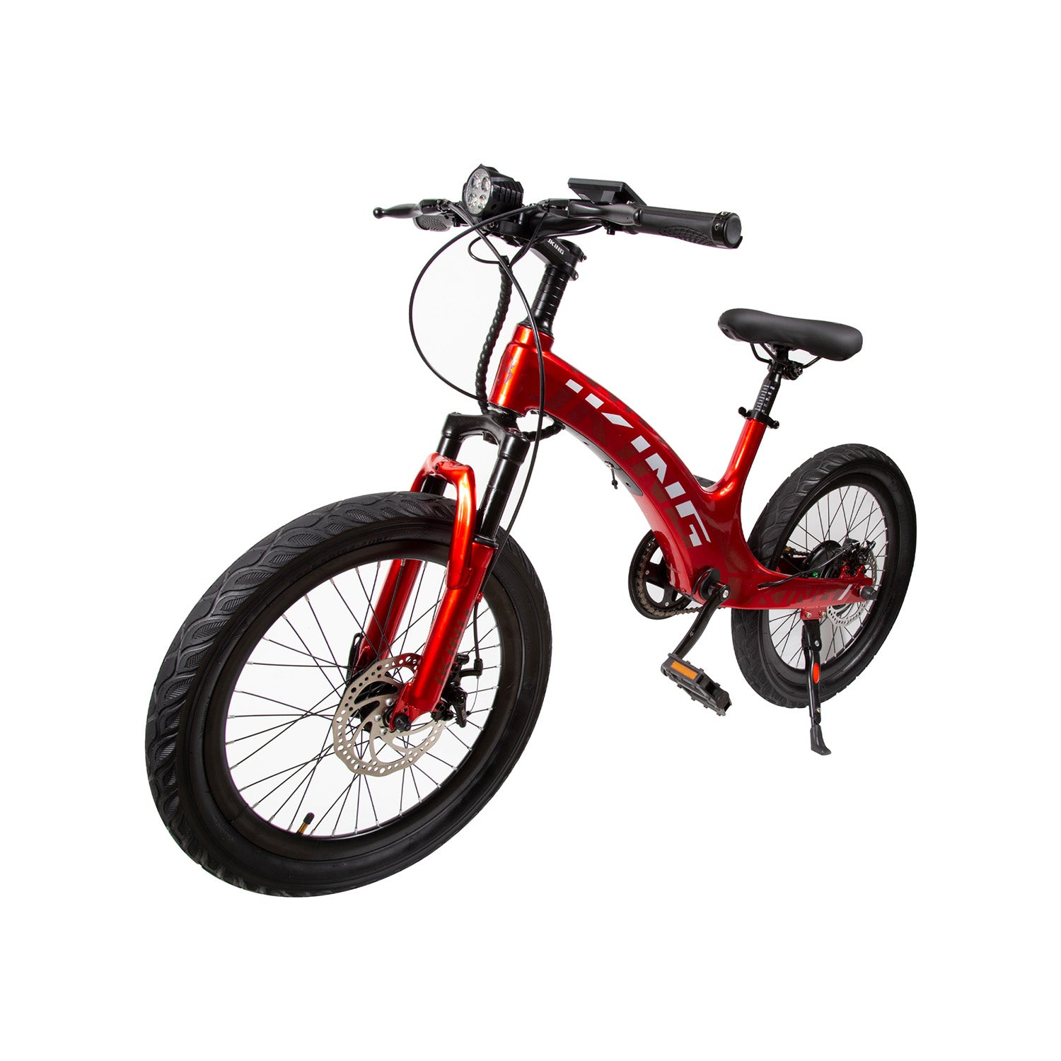 Una bicicletta elettrica per bambini rossa lucida con pneumatici larghi, sella nera e forcella, su sfondo bianco.