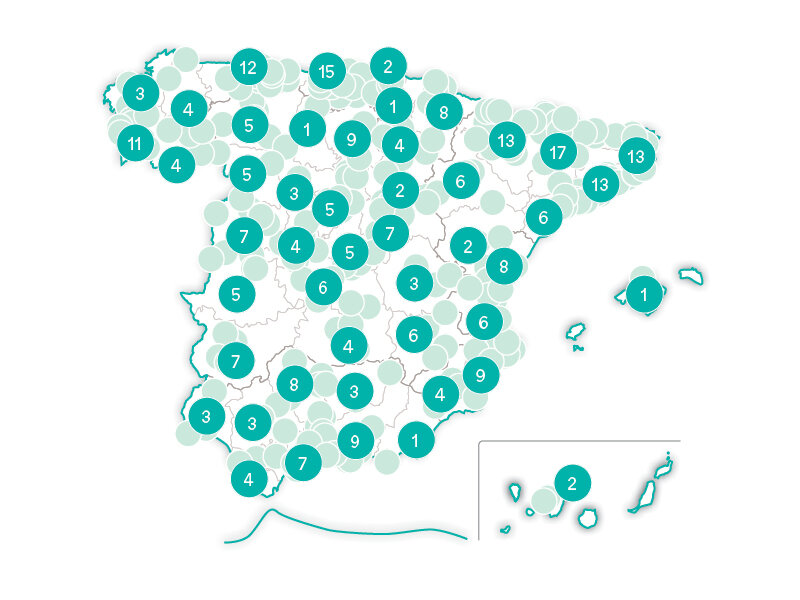 Un mapa de España con marcadores circulares numerados en turquesa y verde claro que indican puntos de datos.
