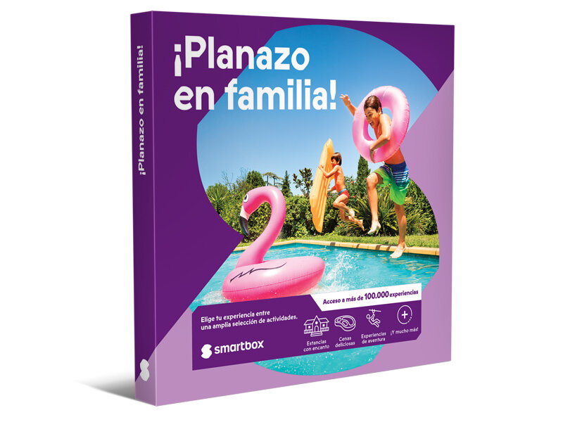 Caja de regalo Smartbox morada con niños saltando a la piscina y un flotador flamenco rosa.