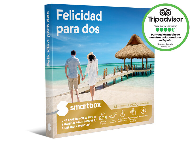 Caja Smartbox con una pareja caminando por la playa hacia un muelle y un sello de TripAdvisor.